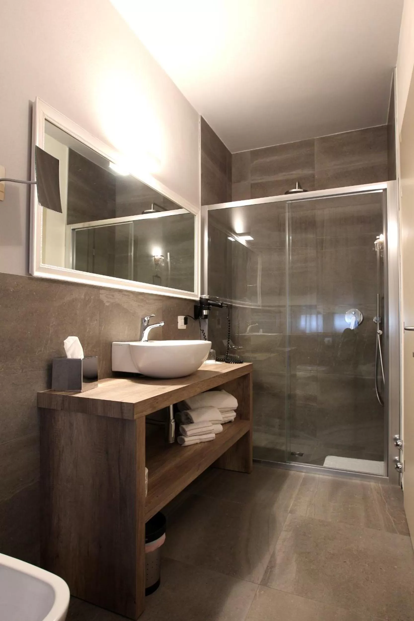 Shower in Hotel Globo