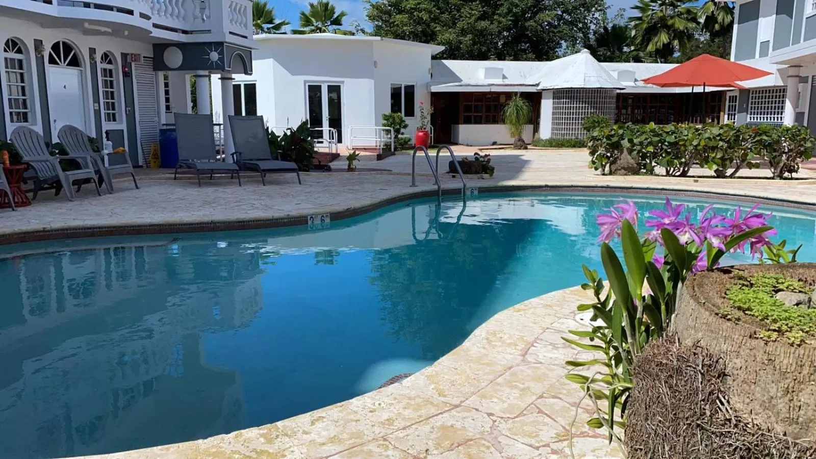 Swimming pool in The Village Inn