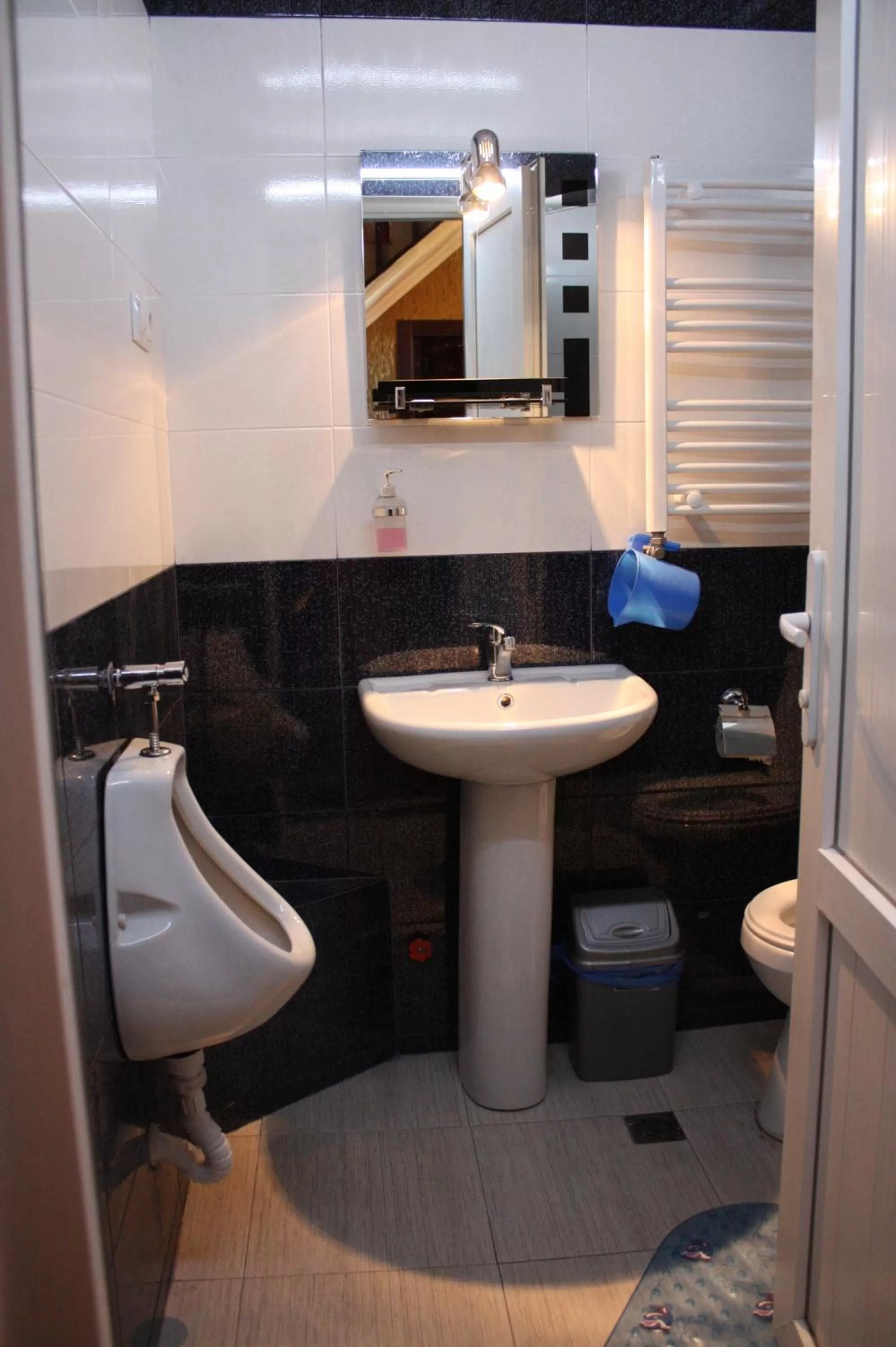 Shower, Bathroom in Hotel Formula-1