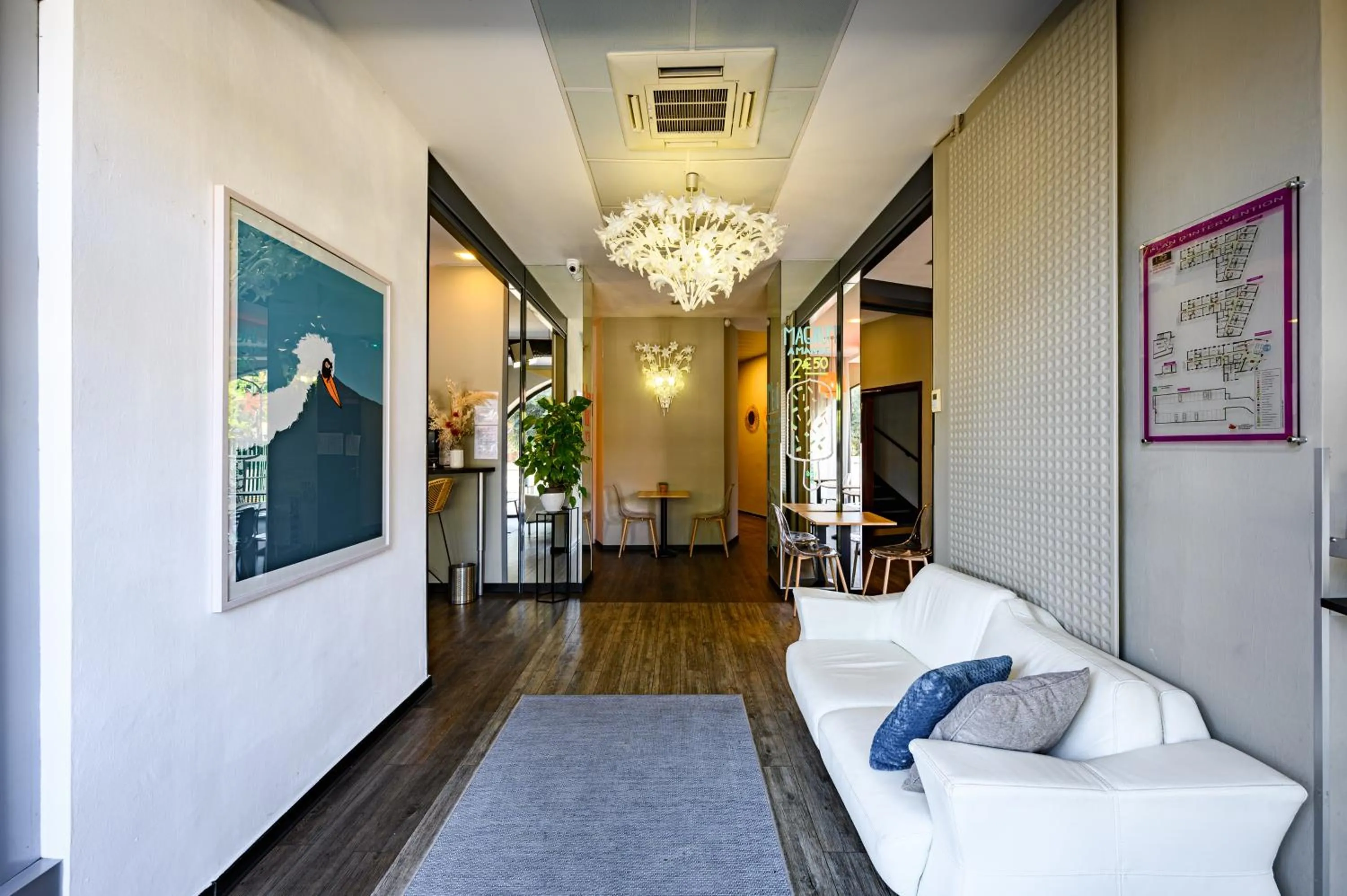 Lobby or reception, Bed in Hotel Gascogne