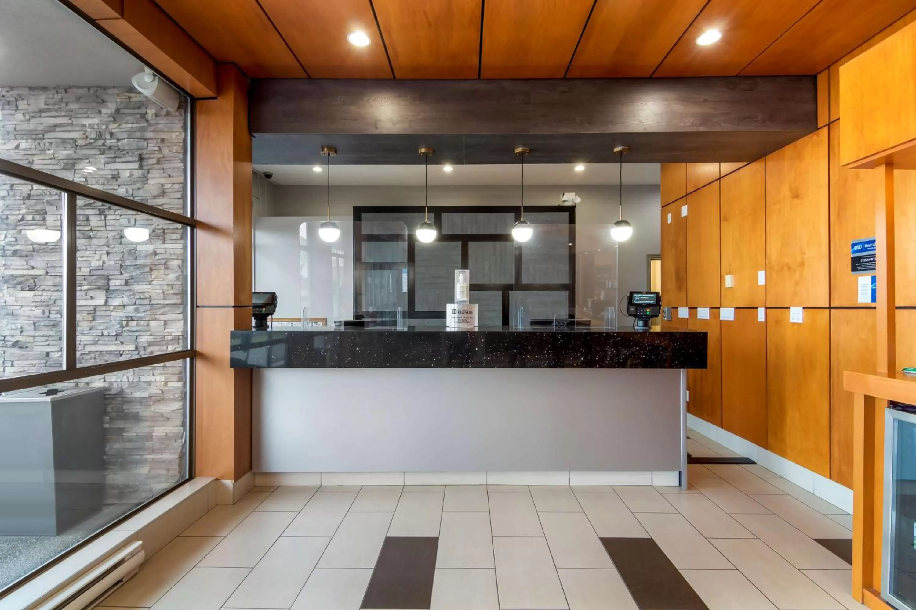 Lobby or reception in Best Western Premier Aberdeen Kamloops
