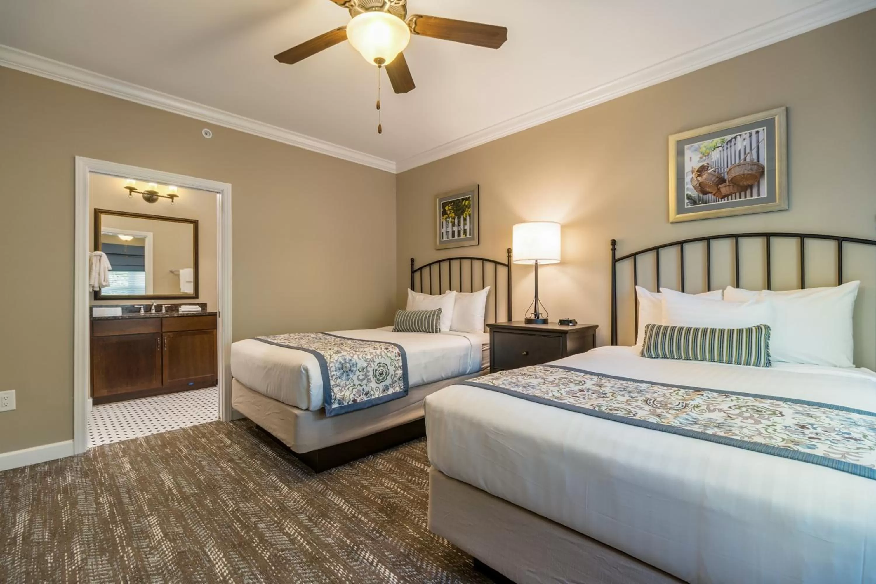 Photo of the whole room, Bed in Holiday Inn Club Vacations Williamsburg Resort