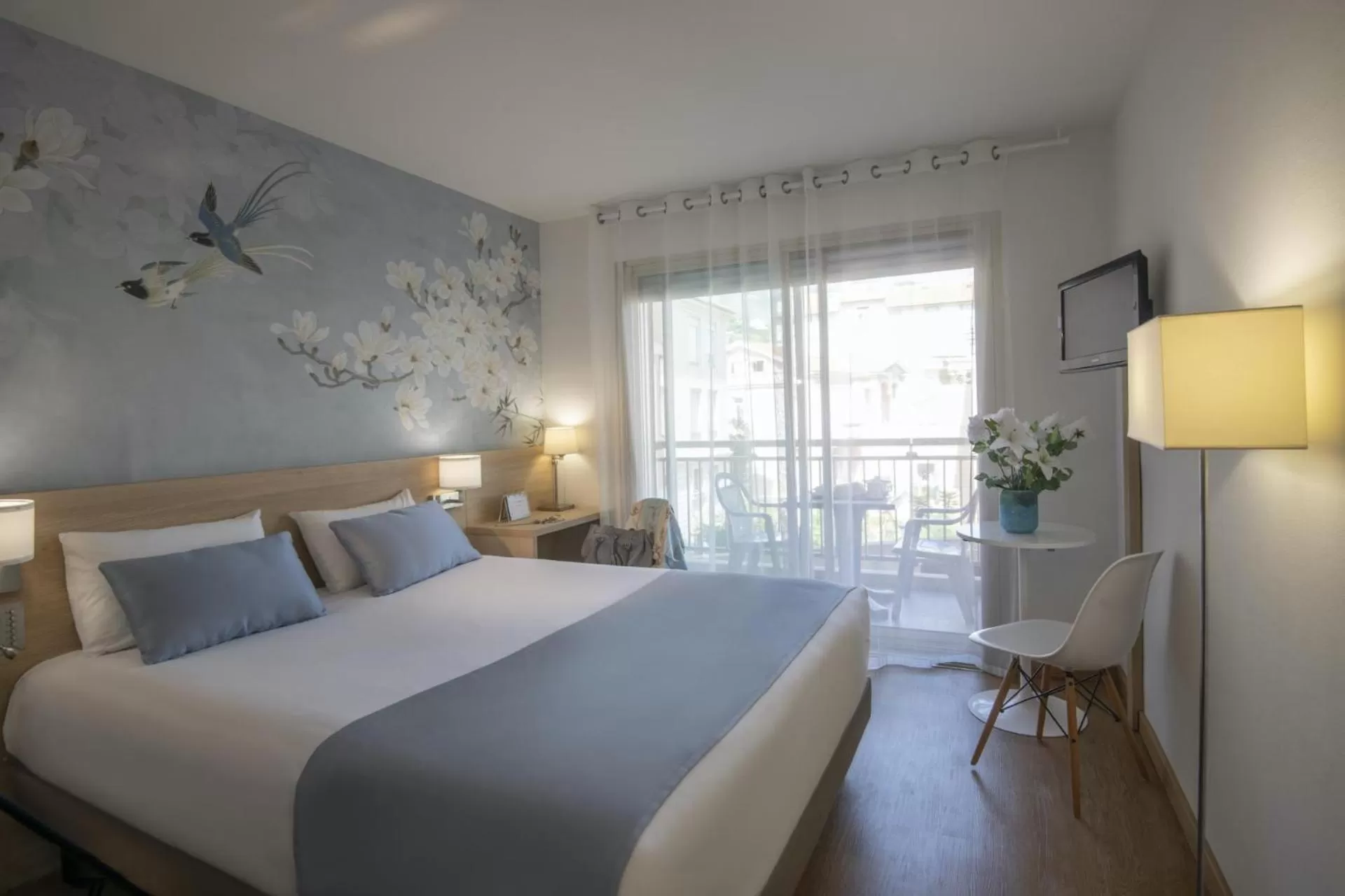 Bedroom, Bed in Hotel Chambord