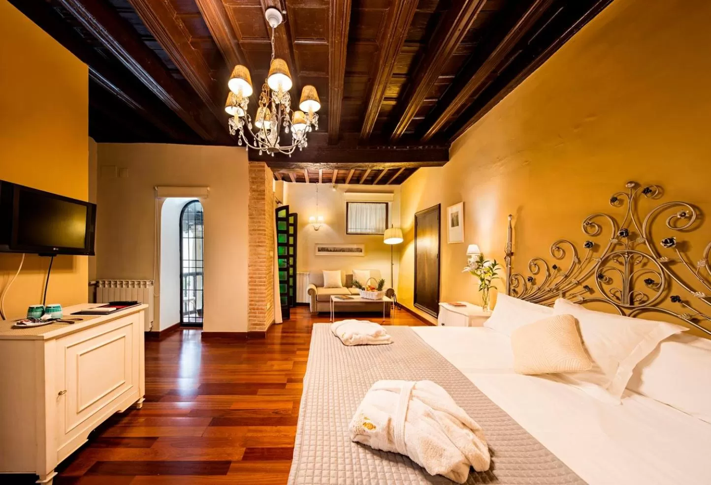 Balcony/Terrace, Bed in Palacio de Mariana Pineda