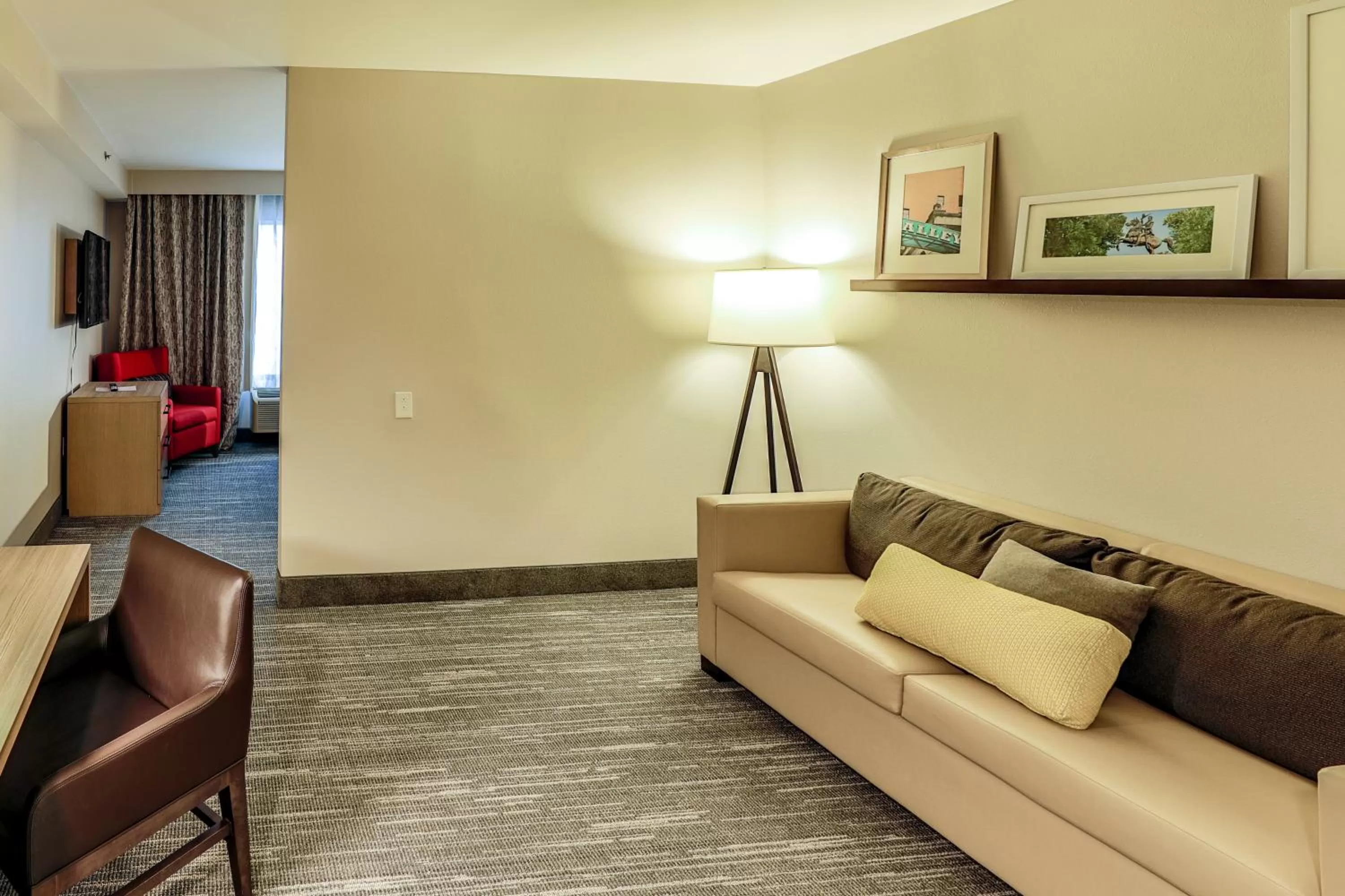 Living room in Country Inn & Suites by Radisson Nashville Airport TN