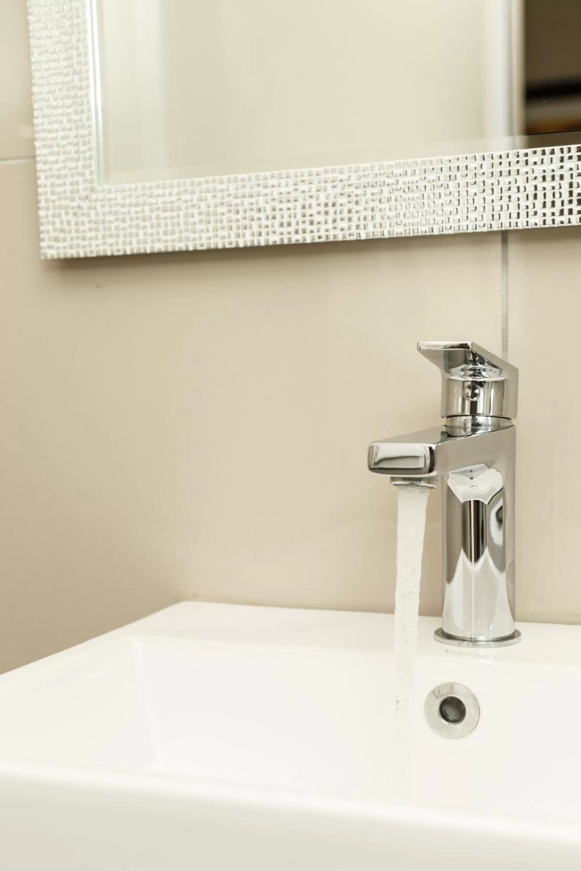 Bathroom in Loerie Guest Lodge