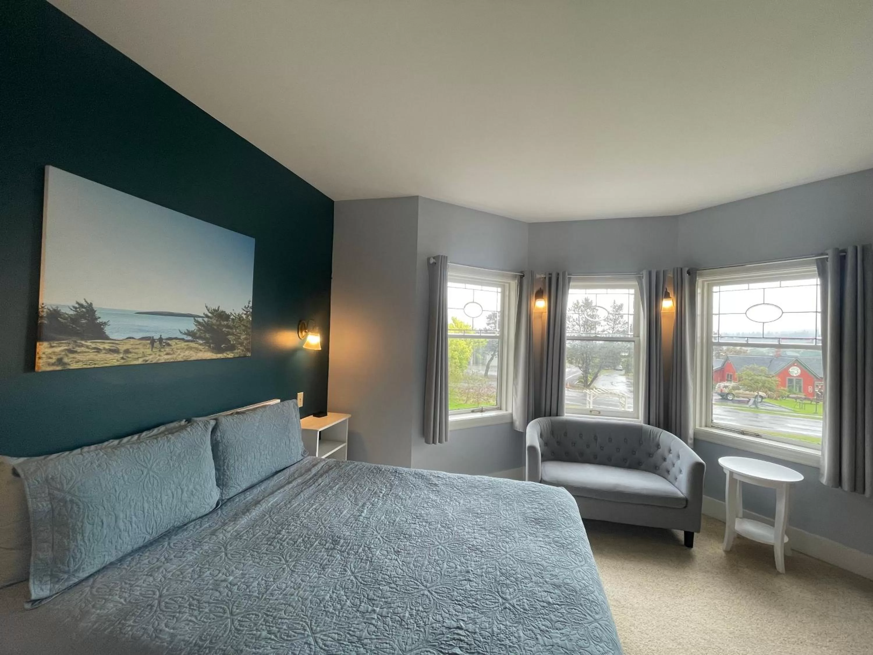 Bed in The Edenwild Boutique Inn