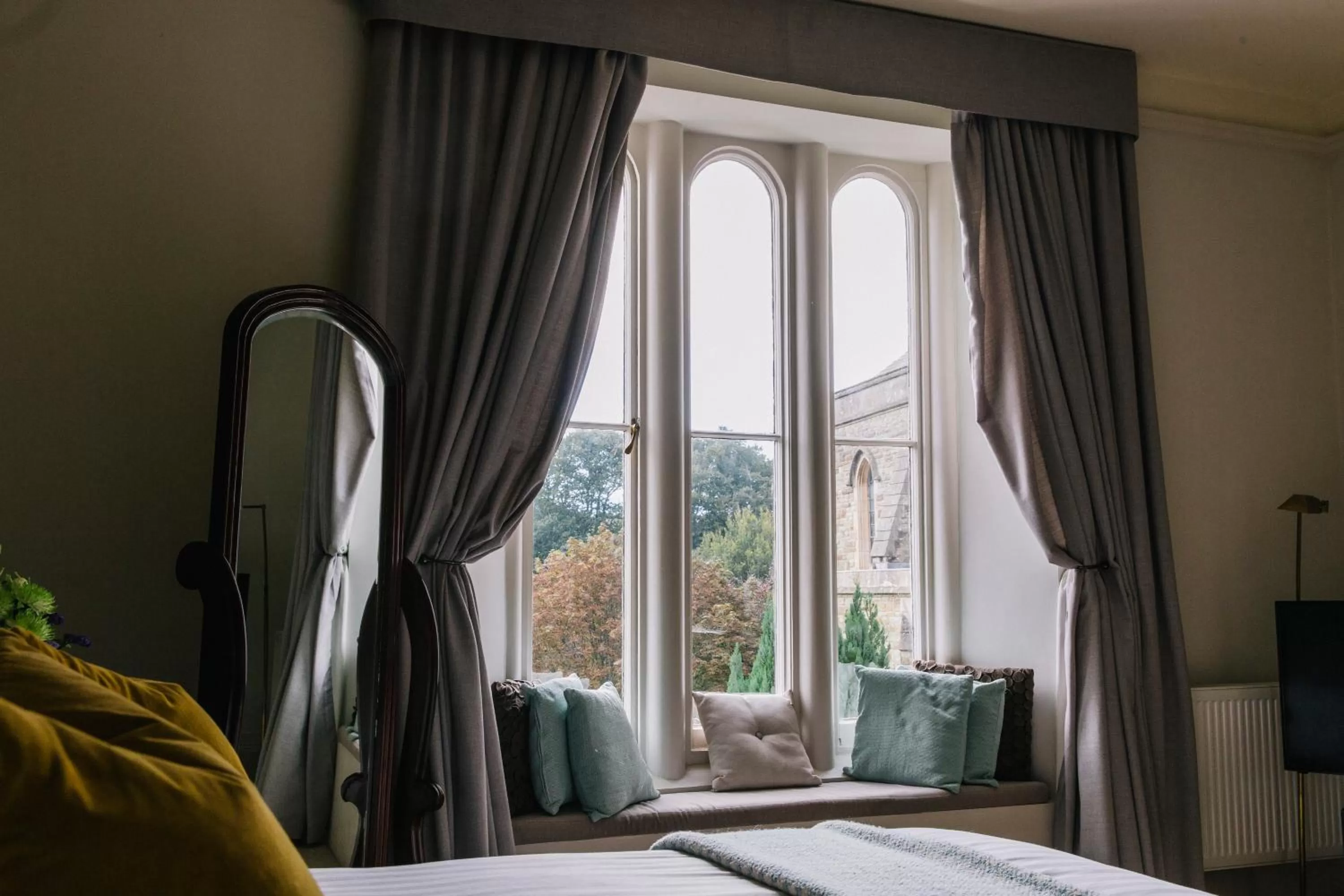 Seating area, Bed in The Alverton