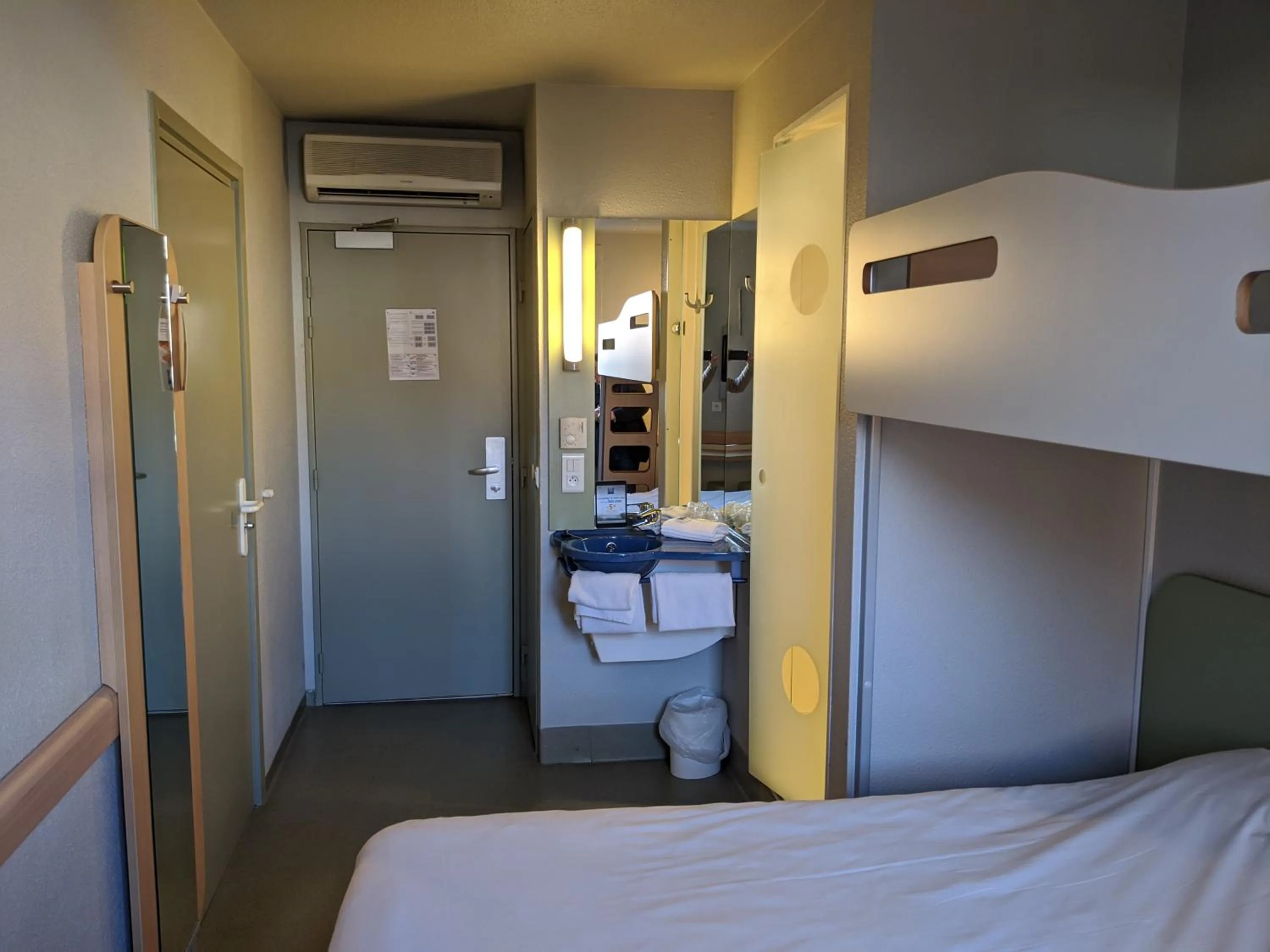 bunk bed, Bed in ibis budget Saint-Omer Centre