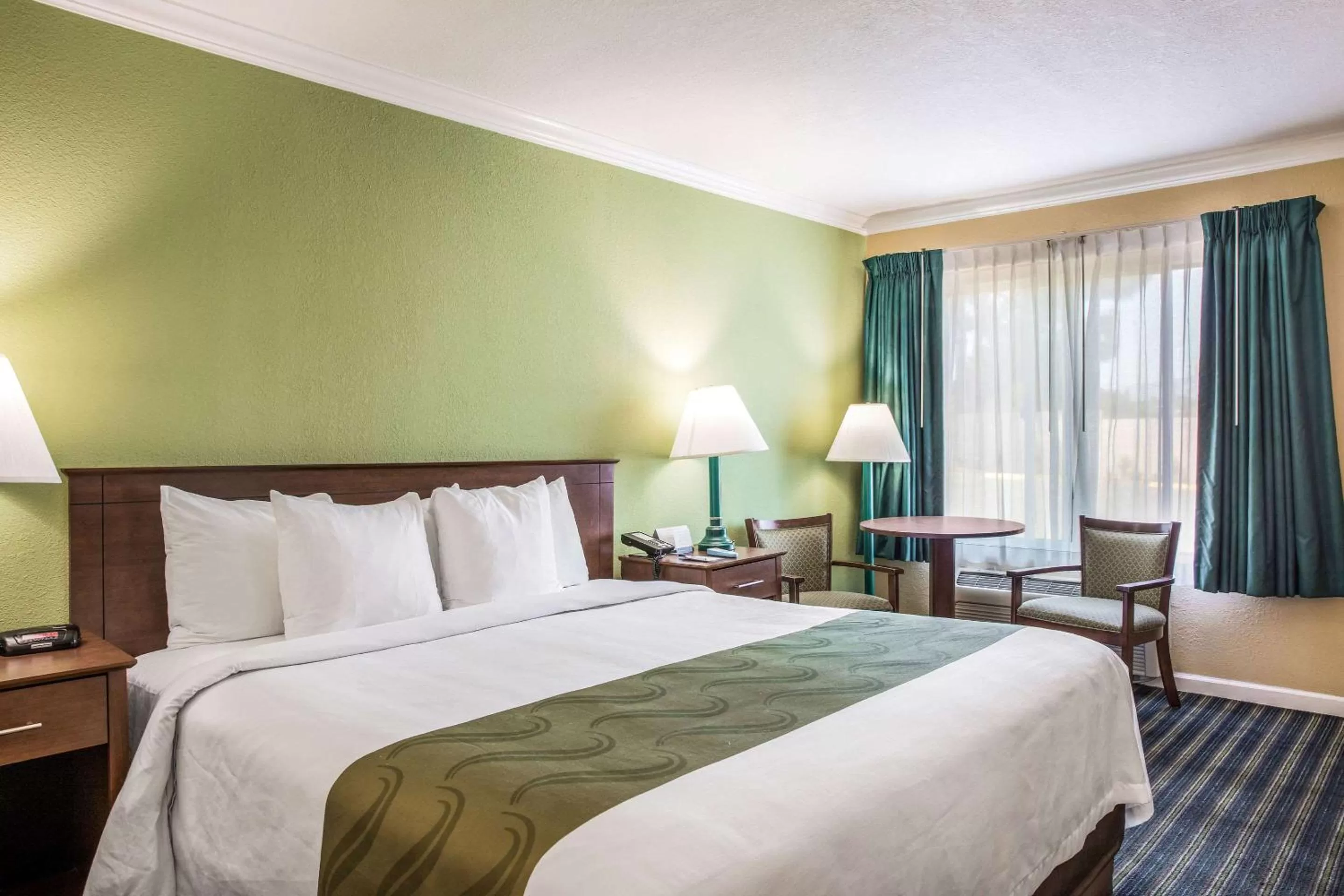 Photo of the whole room, Bed in Quality Inn Santa Barbara