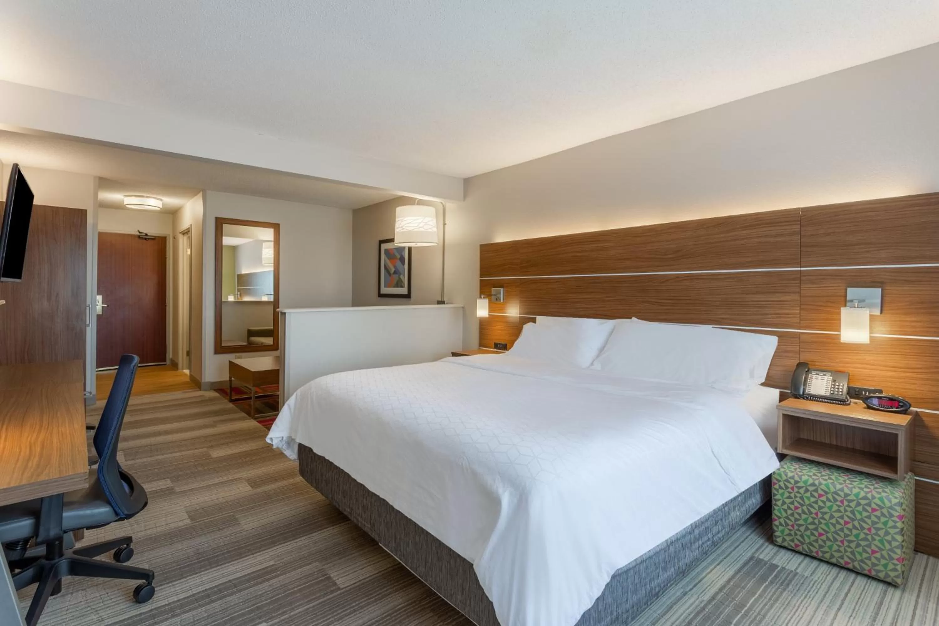 Photo of the whole room, Bed in Holiday Inn Express Hotel & Suites Burlington by IHG