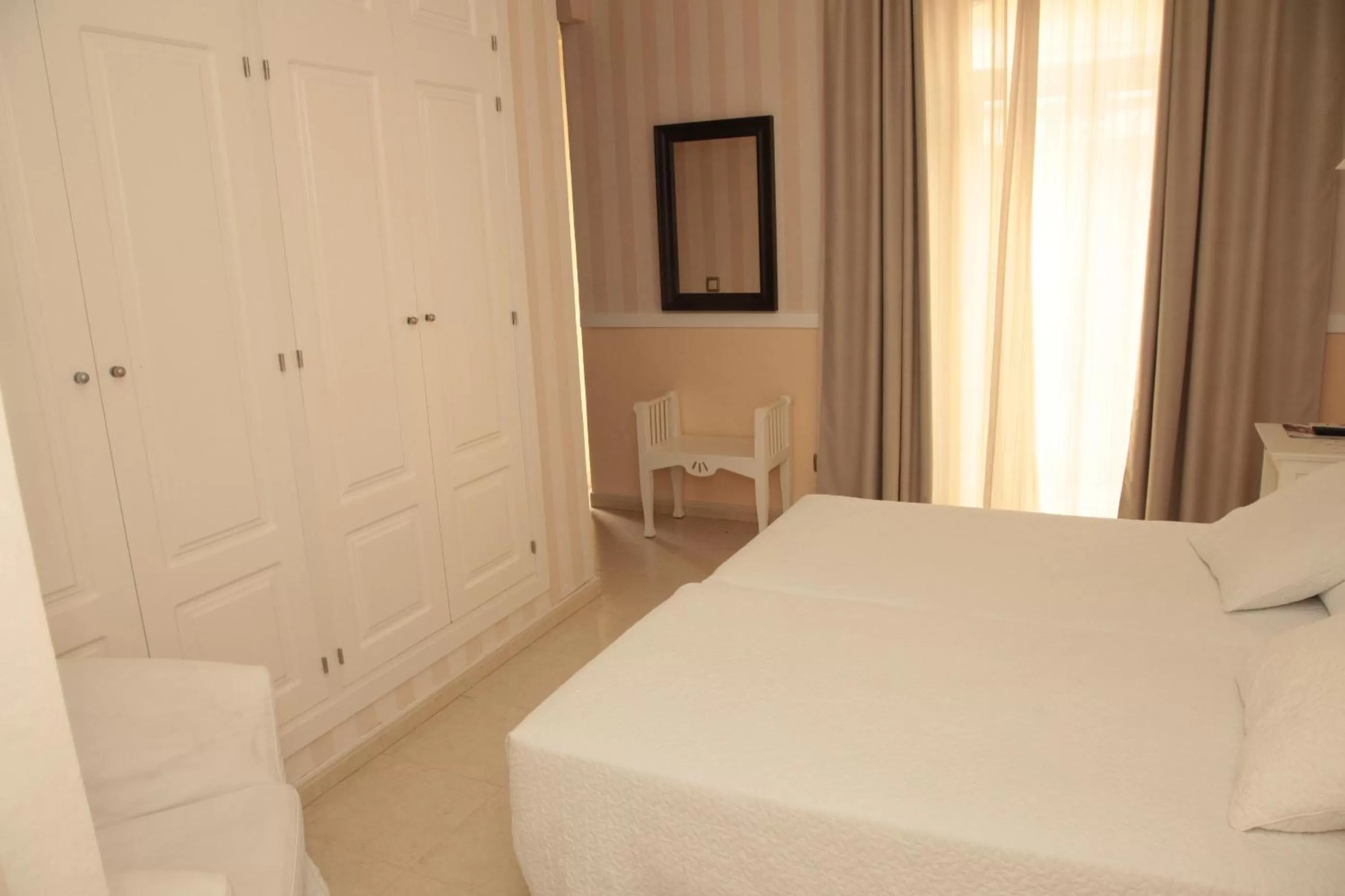 Photo of the whole room, Bed in Convento Tarifa