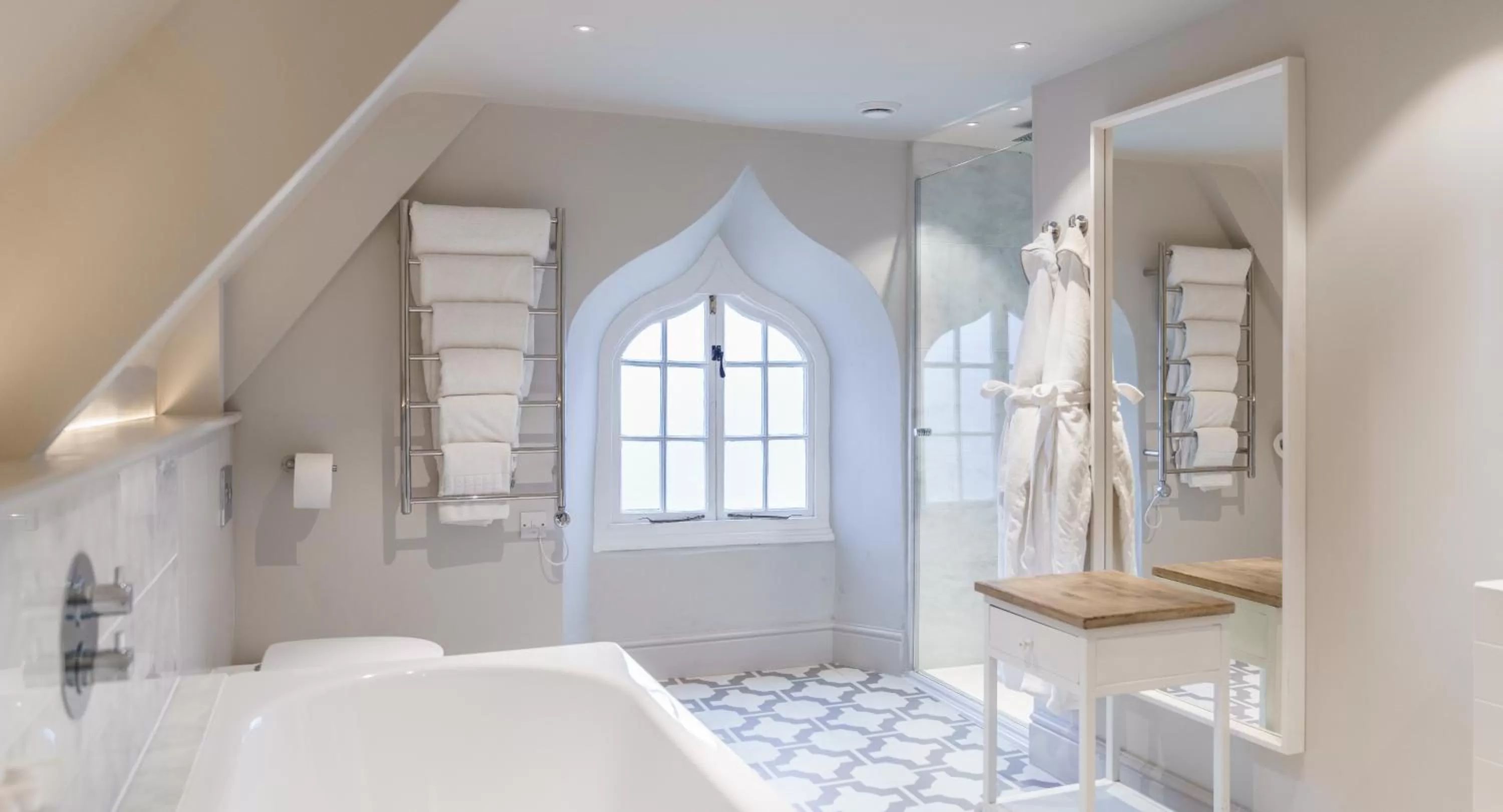 Bathroom, Bed in Penally Abbey Country House Hotel and Restaurant