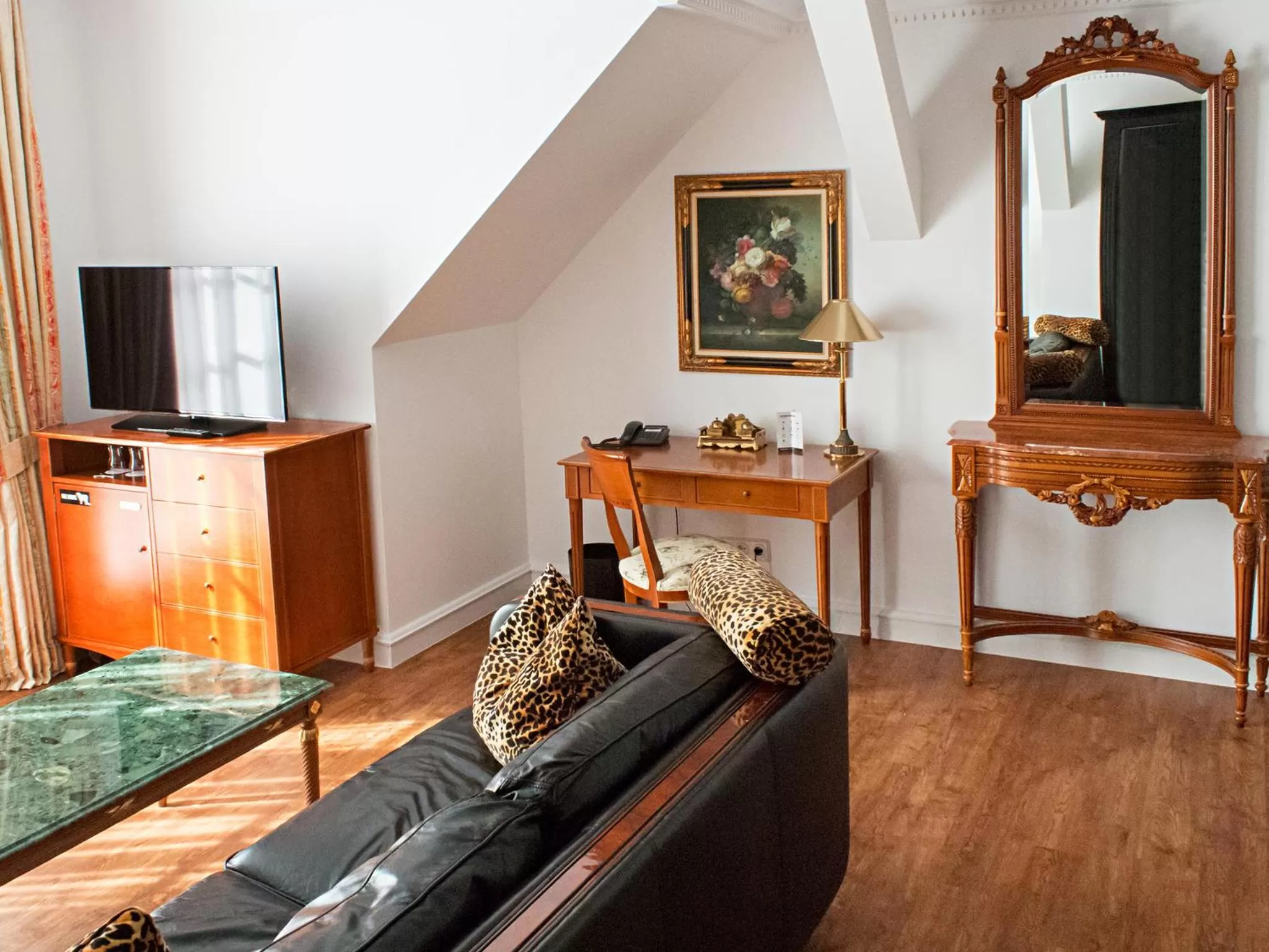 Living room in DORMERO Hotel Halle