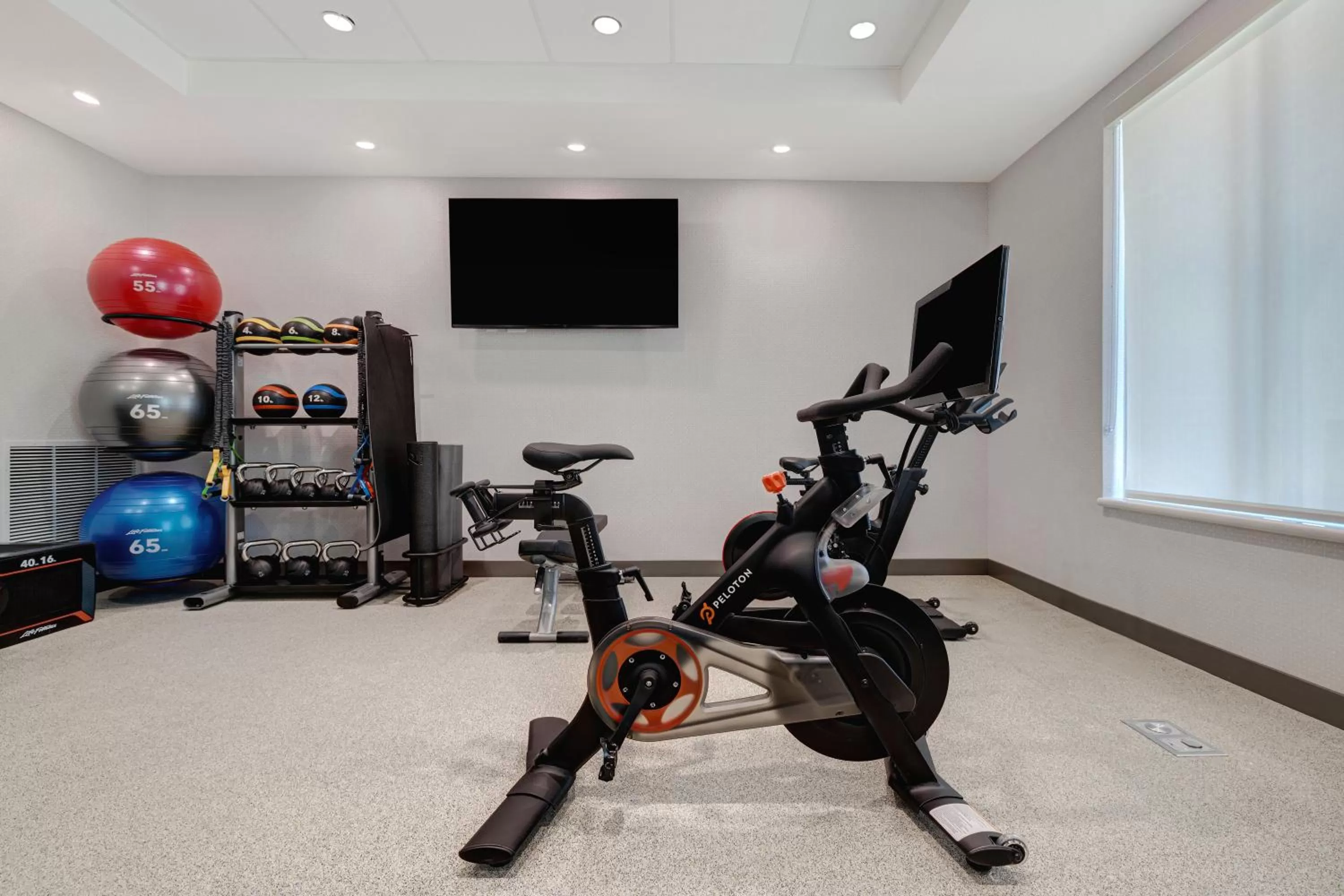 Fitness centre/facilities in Home2 Suites By Hilton Petaluma