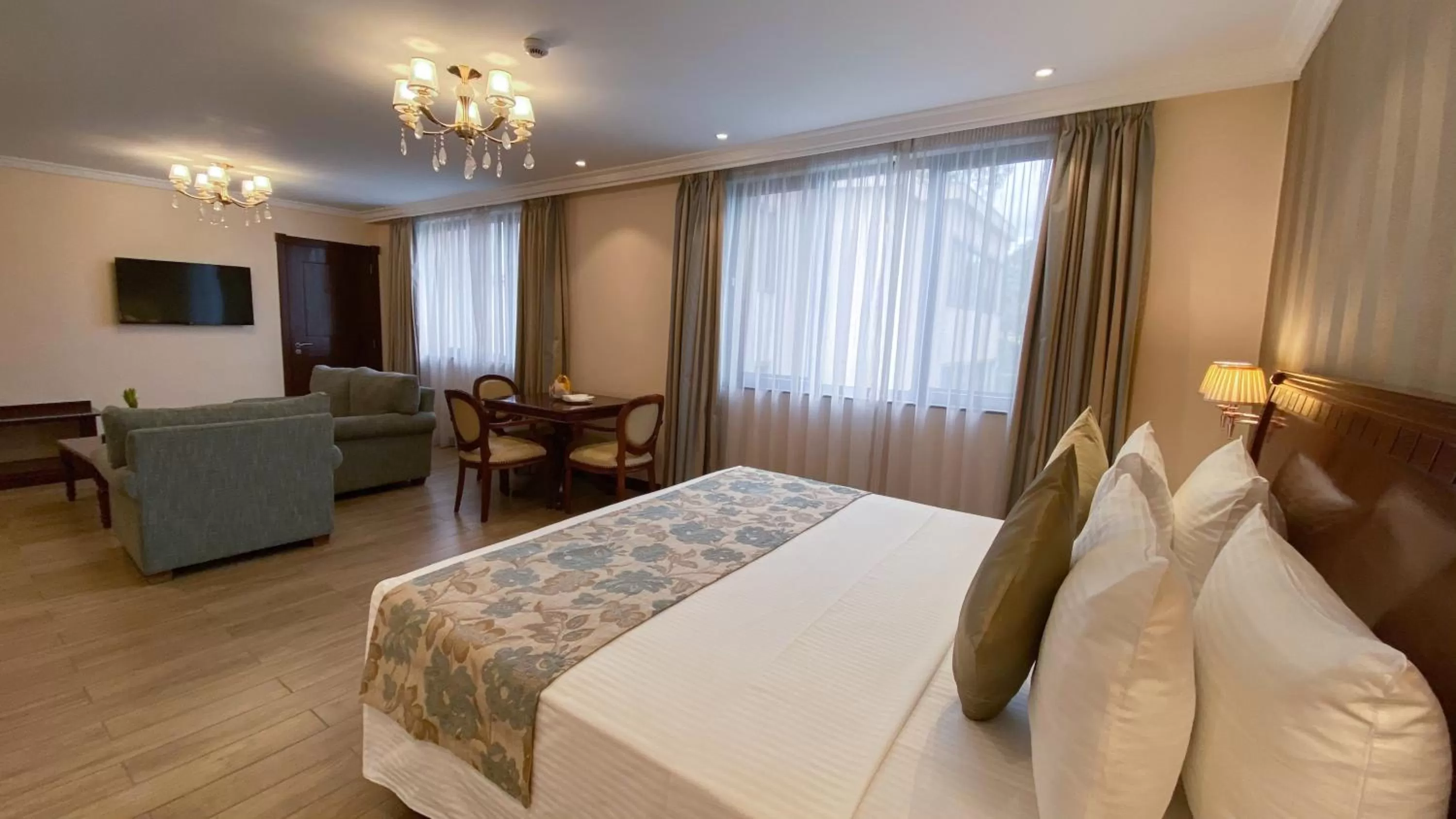 Photo of the whole room, Bed in Sarova Woodlands Hotel and Spa