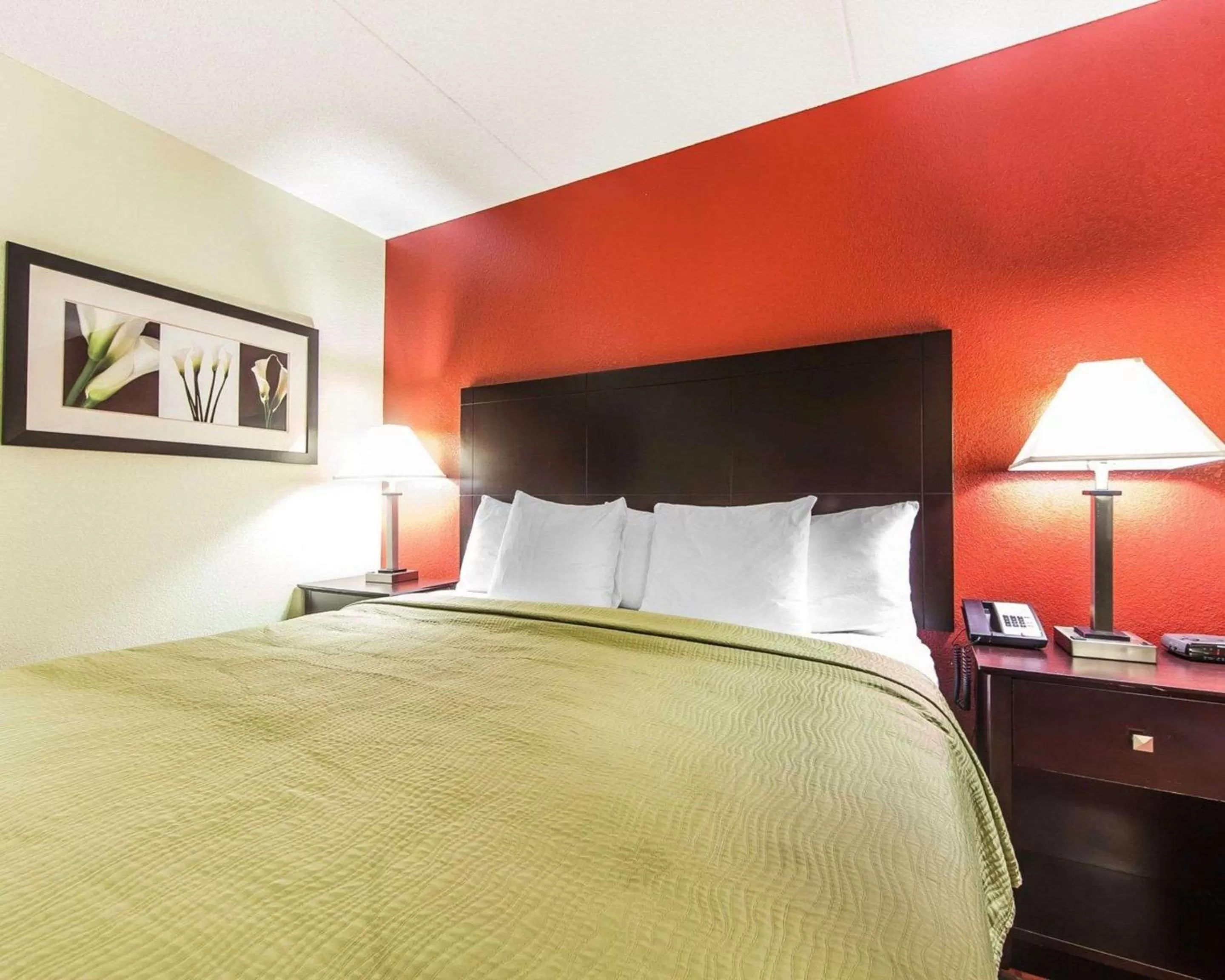 Photo of the whole room, Bed in Quality Inn Sweetwater West