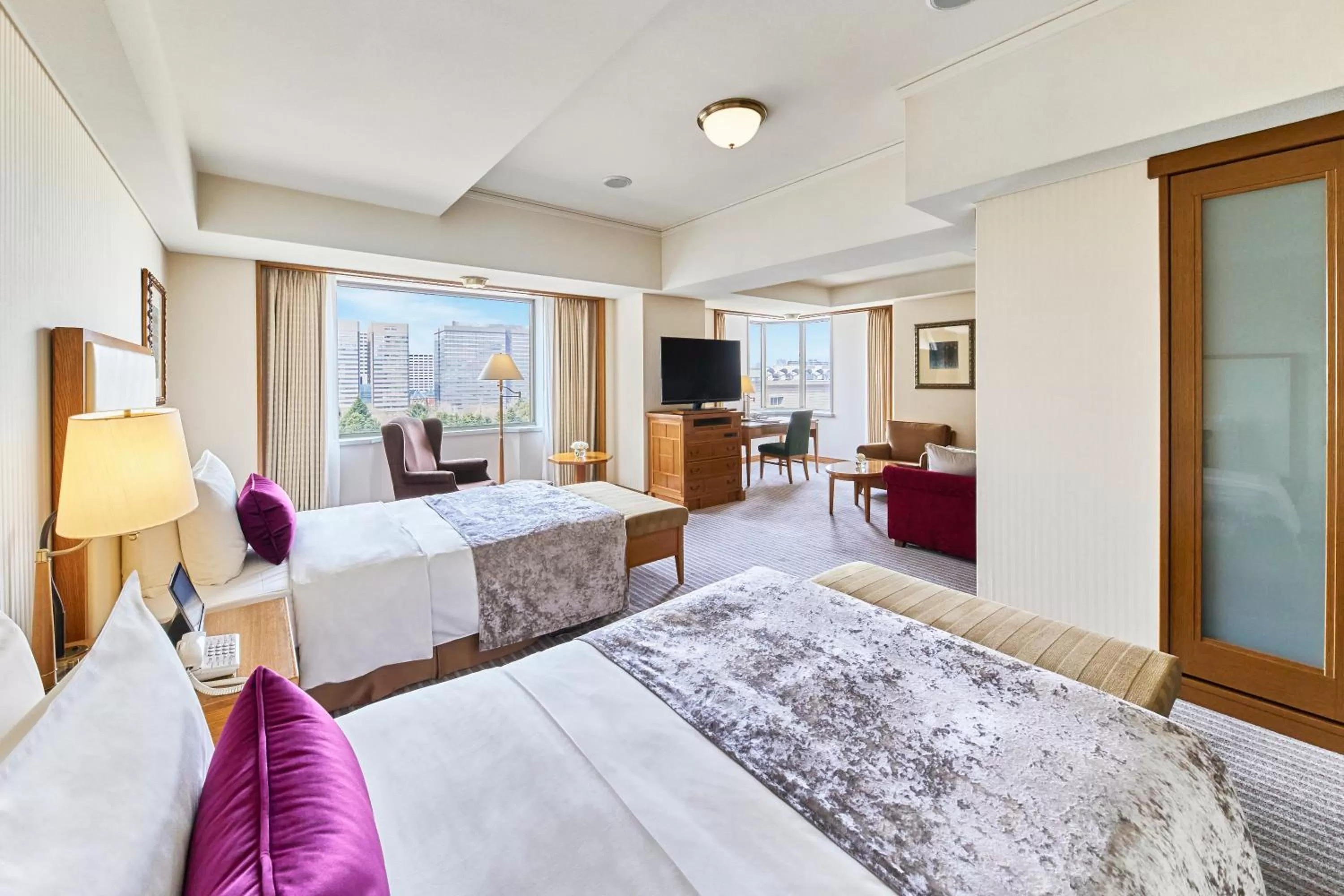 Photo of the whole room, Bed in Imperial Hotel Tokyo