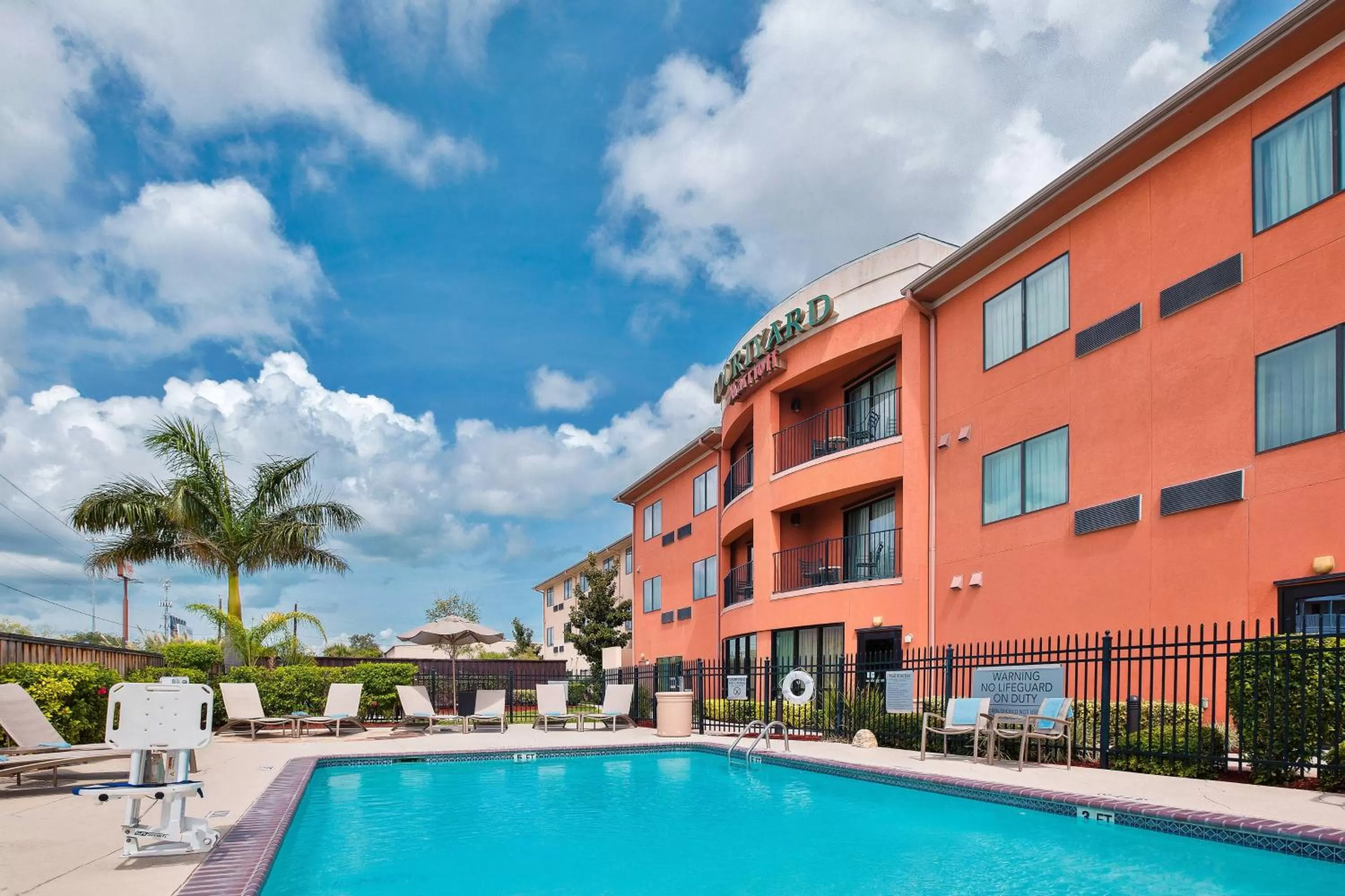 Swimming pool in Courtyard by Marriott Corpus Christi