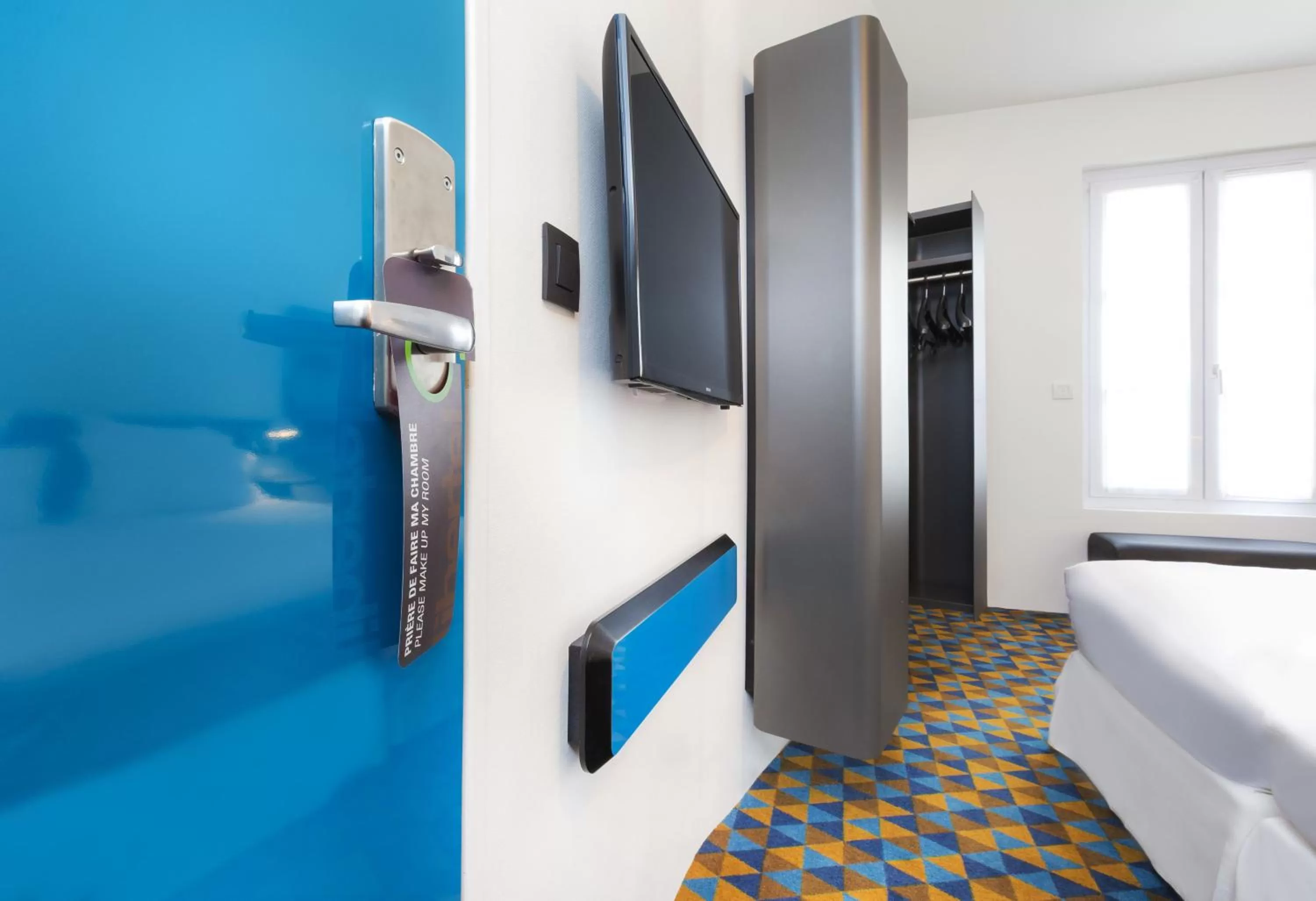 Photo of the whole room, Bed in Libertel Montmartre Opéra