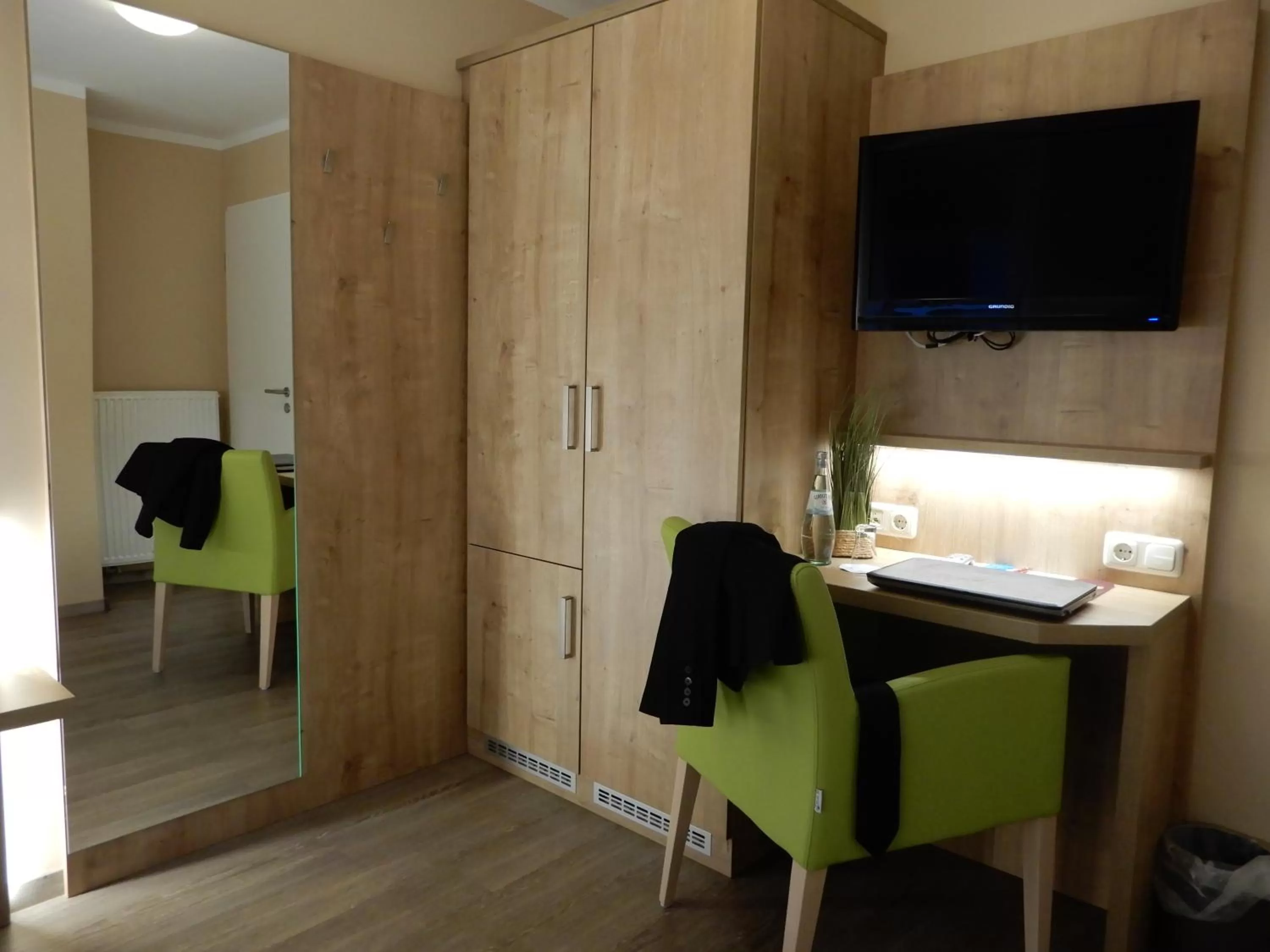 Photo of the whole room in Hotel Pension Am Hafen