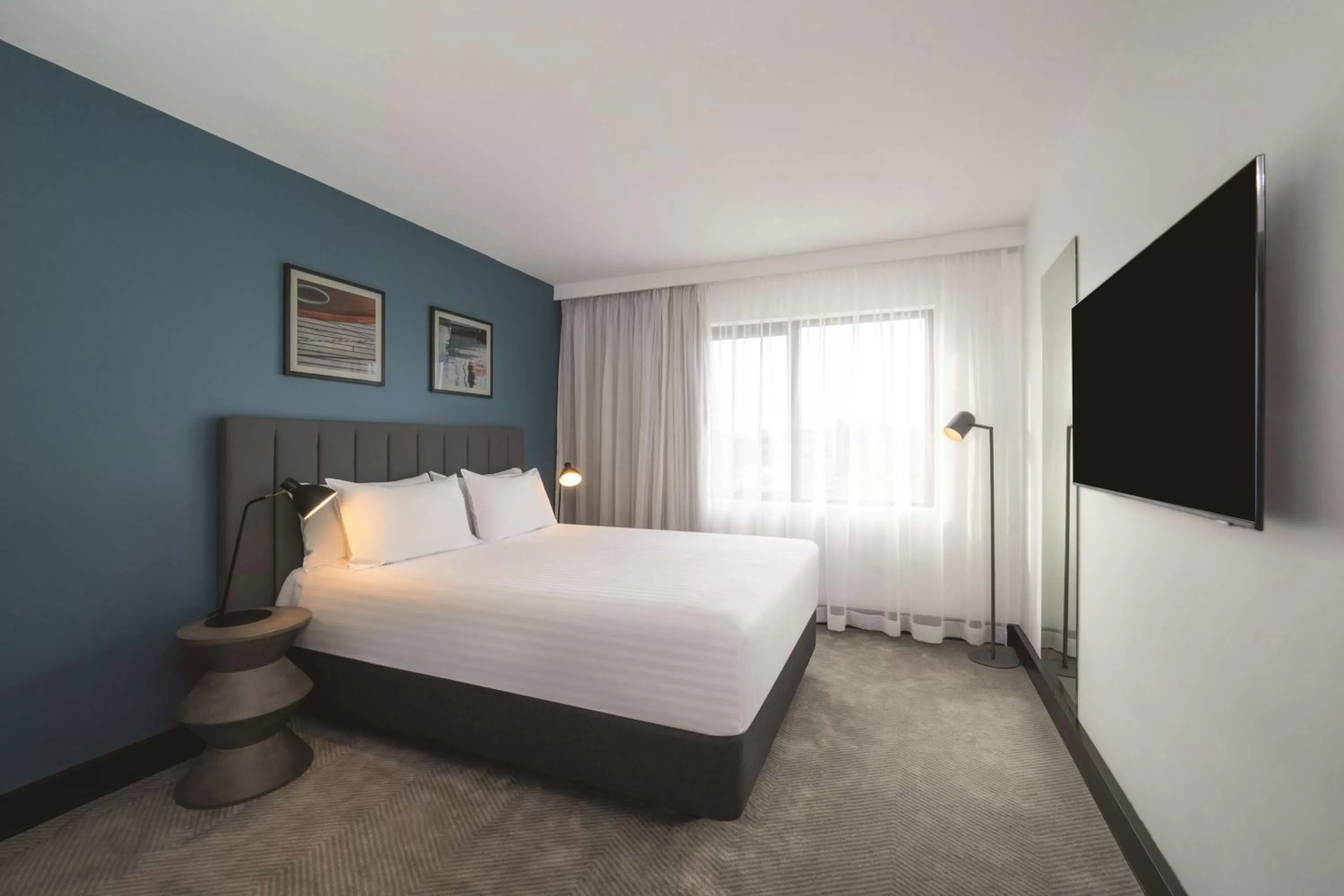 Bedroom, Bed in Travelodge Hotel Hobart