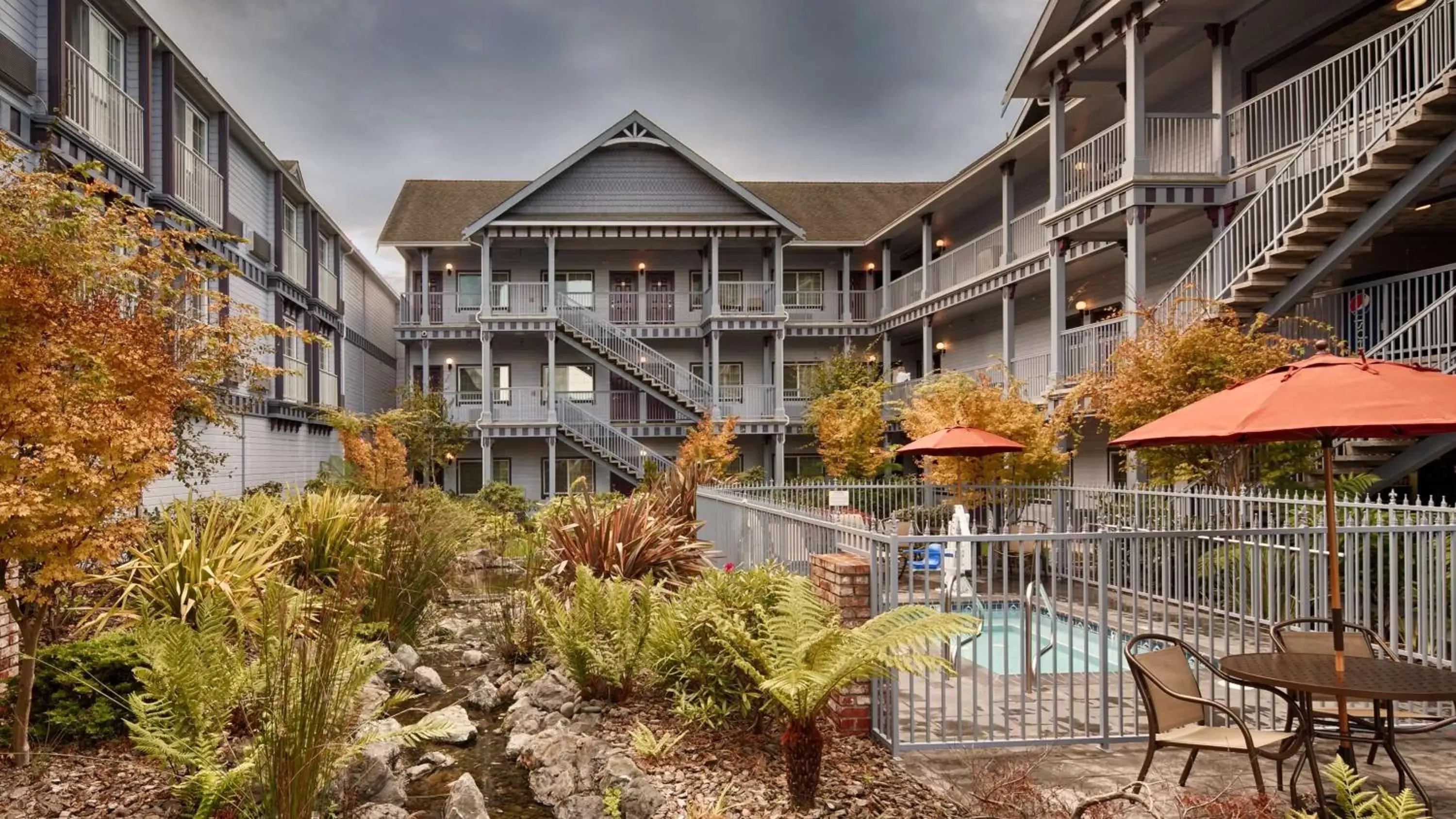 Best Western Plus Bayshore Inn Best Western Plus Bayshore Inn