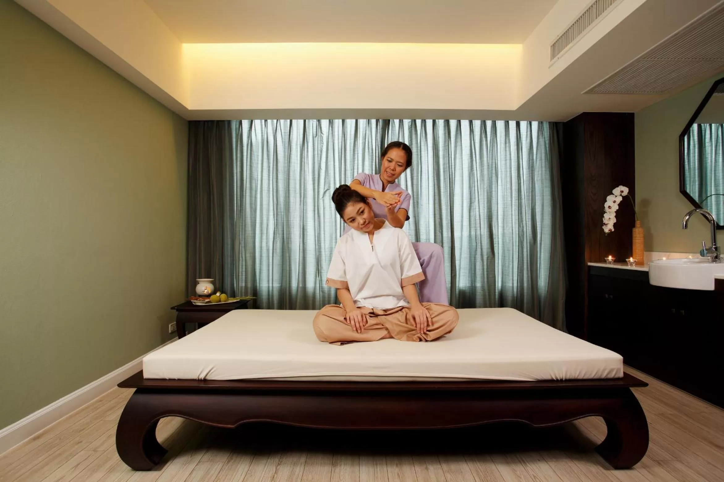 People in The Quarter Hualamphong by UHG