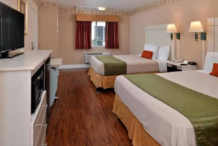 Photo of the whole room, Bed in Americas Best Value Inn San Clemente Beach