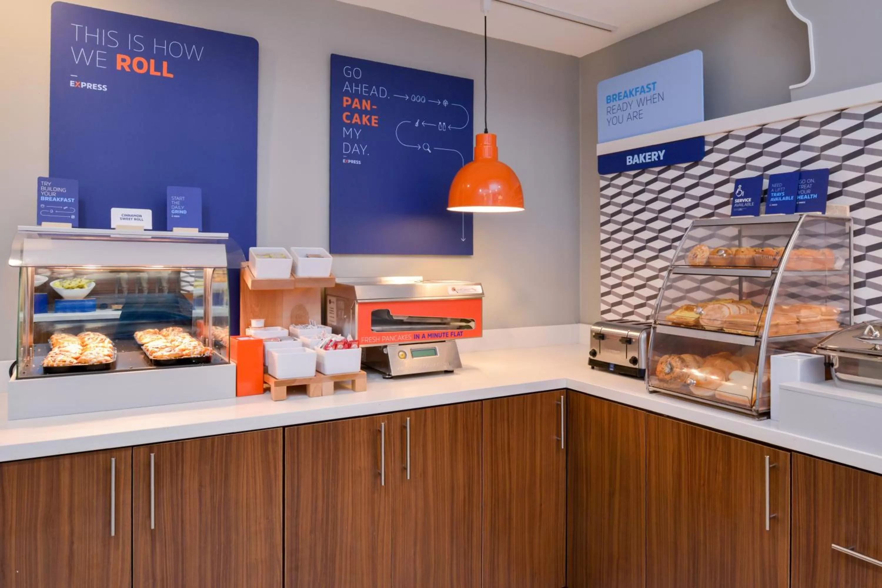 Breakfast in Holiday Inn Express Hotel & Suites Southfield - Detroit by IHG