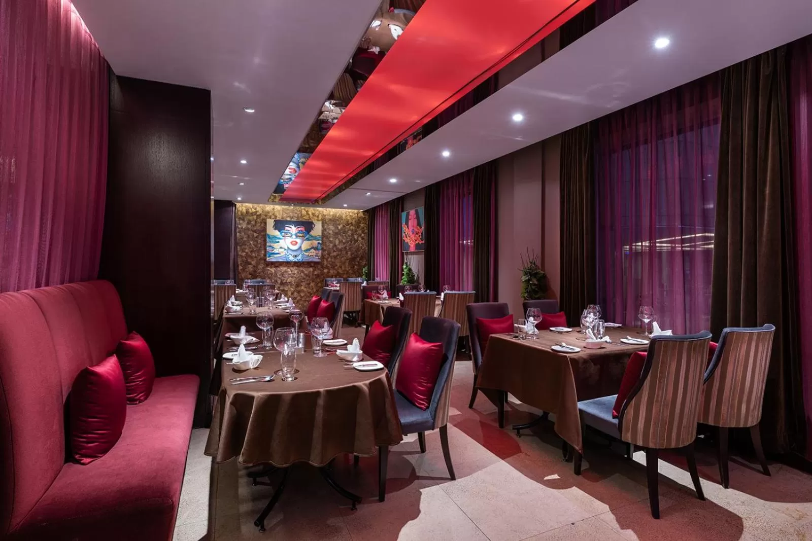 Restaurant/places to eat in Novotel Beijing Peace