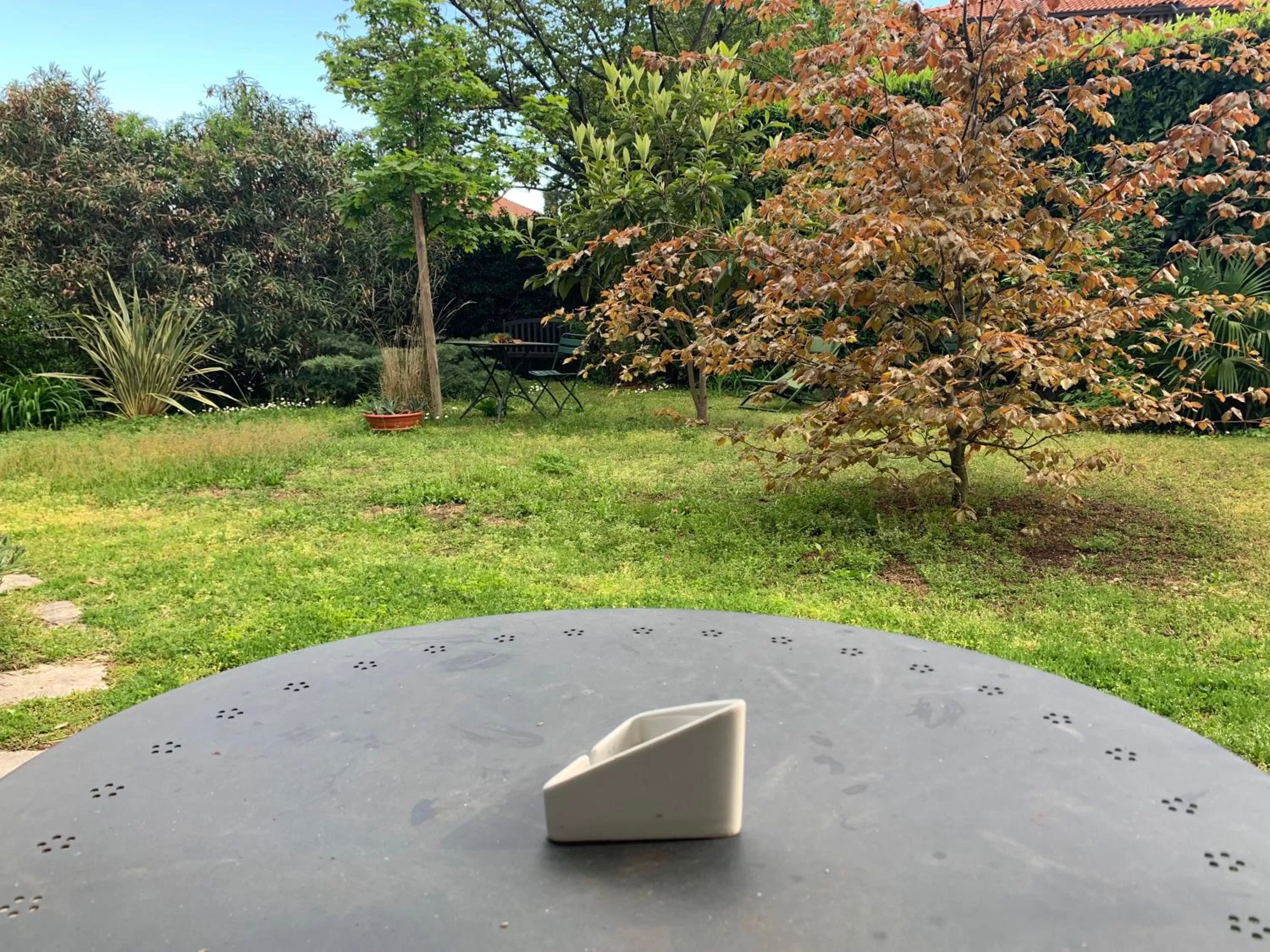 Garden view in CASABELLA-LAGO MAGGIORE