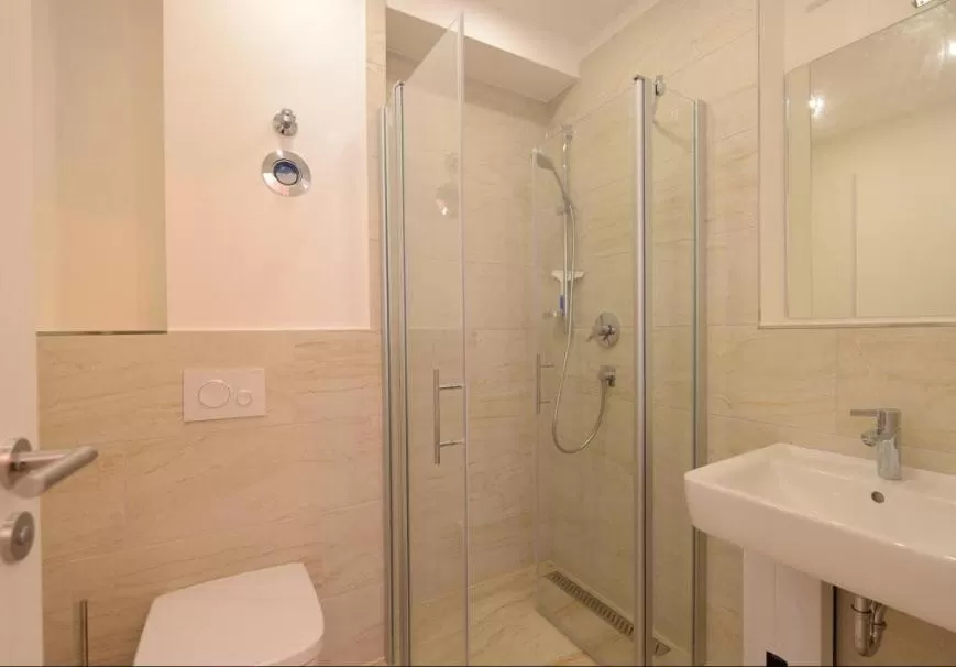 Other, Bathroom in Appartment Ferienwohnung mit großer Terrasse Ohlerich Speicher Wismar