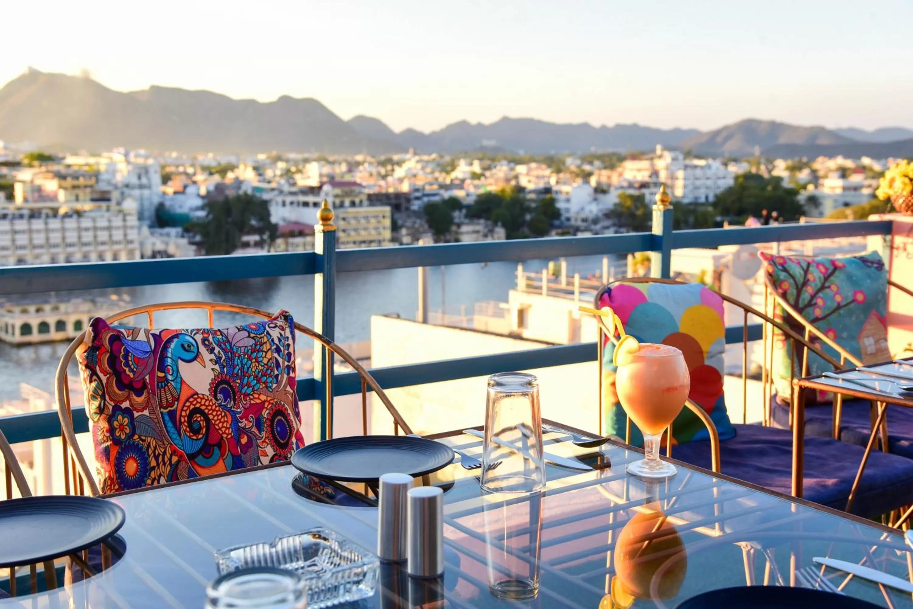 Restaurant/places to eat in Hotel Casa by the lake