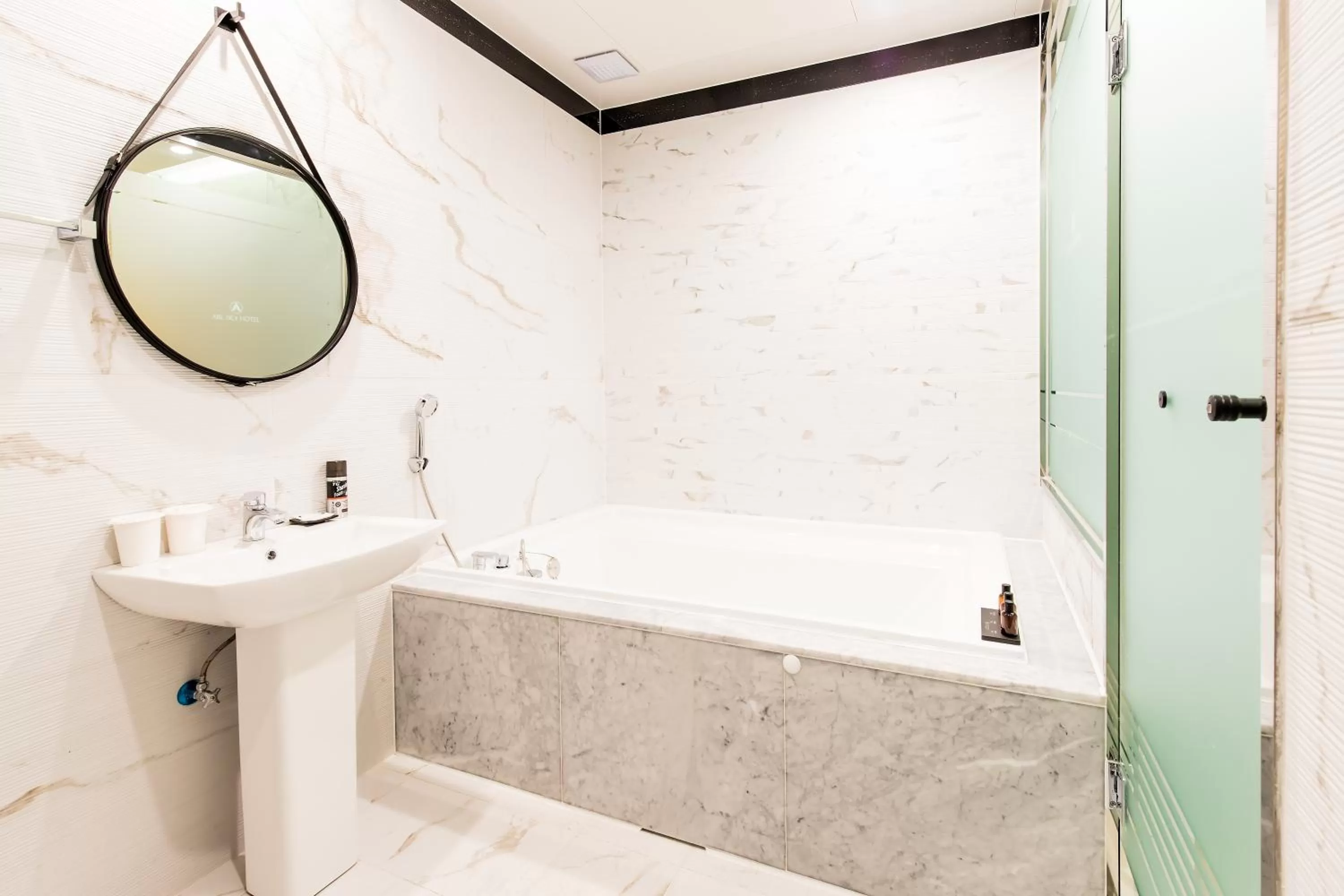 Bath in Air Sky Hotel