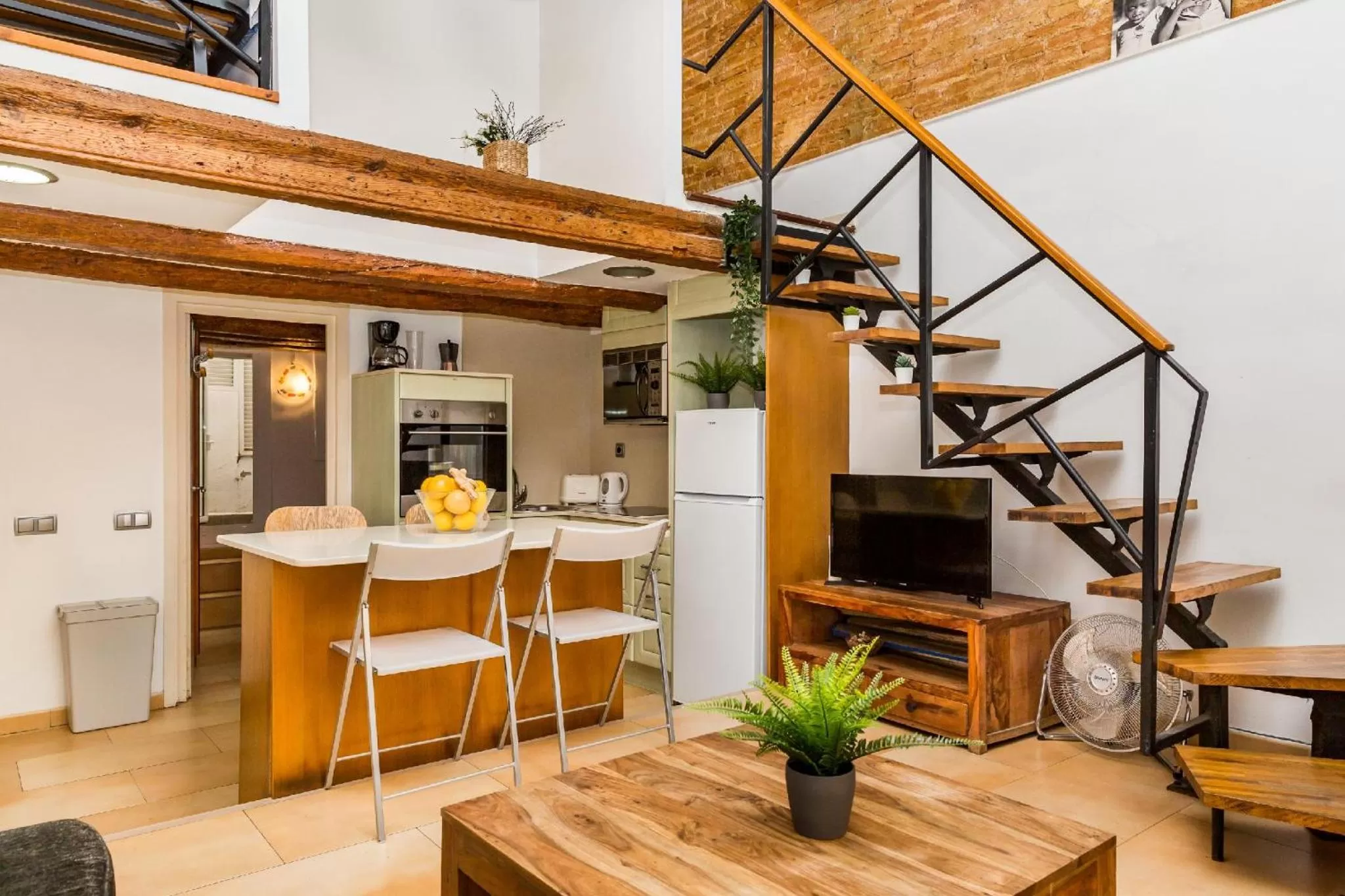 Fridays Flats Dreamy Duplex - Stylish Beach Loft