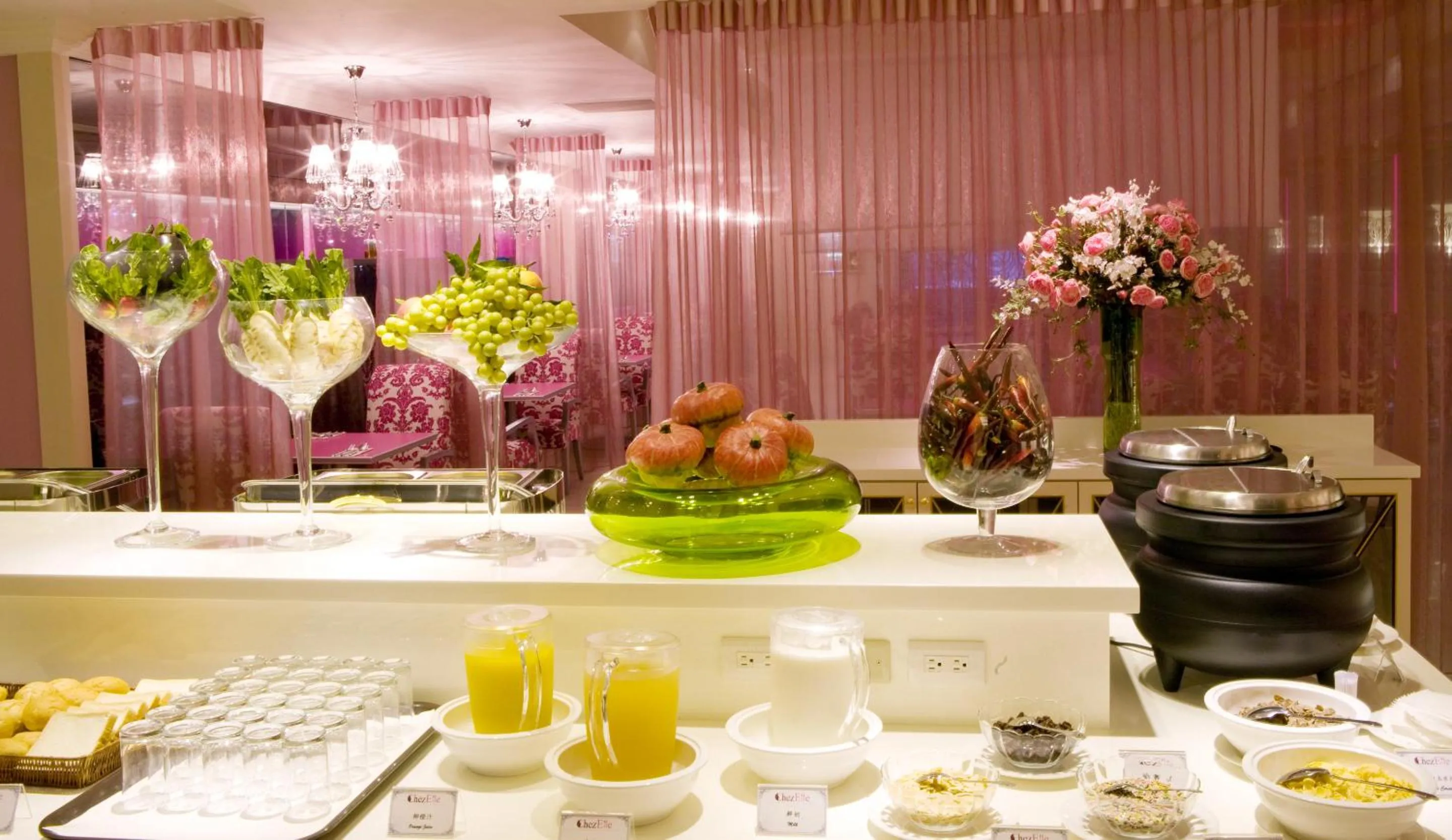 Restaurant/places to eat in Yes Motel