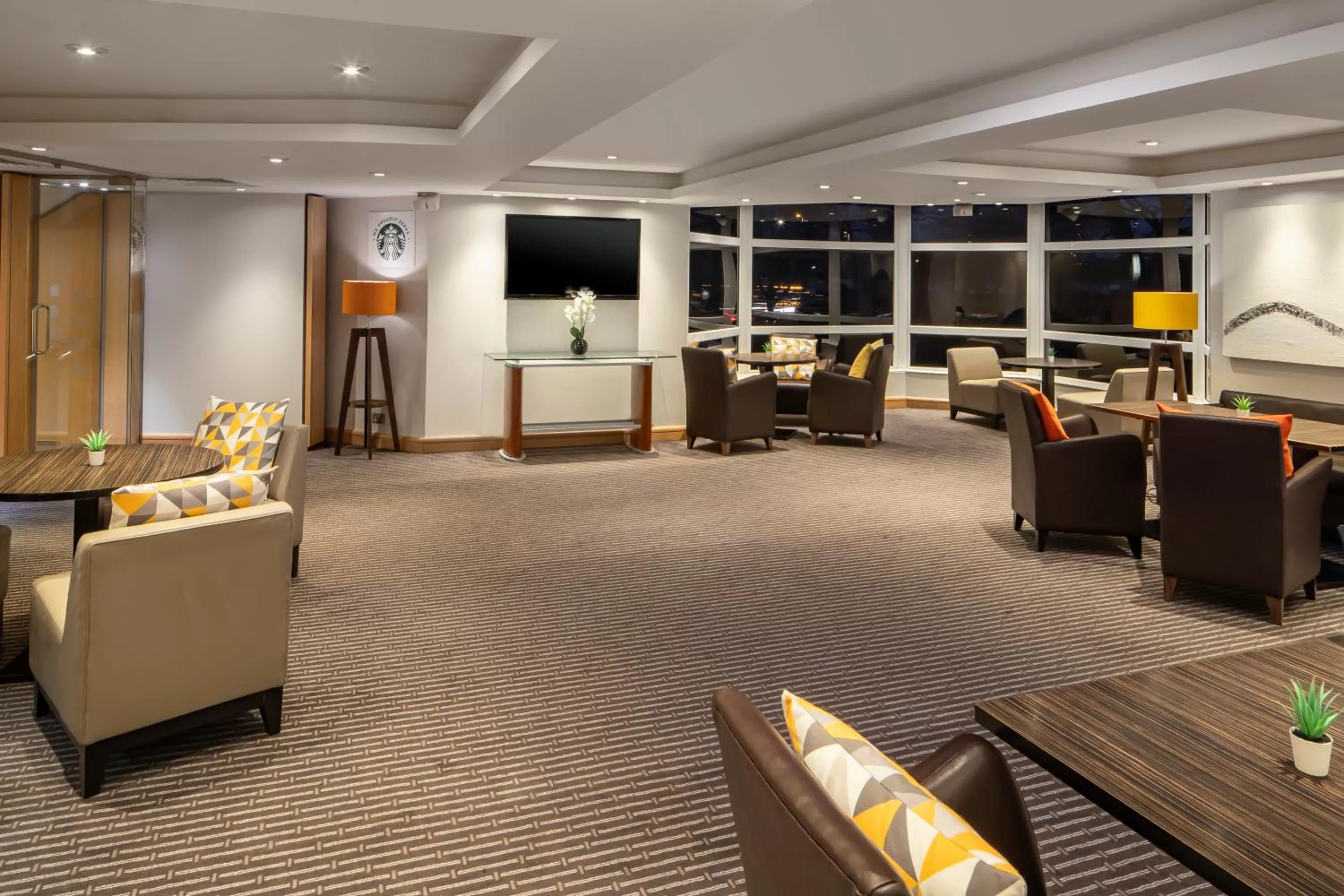 Lobby or reception in Holiday Inn Basingstoke by IHG