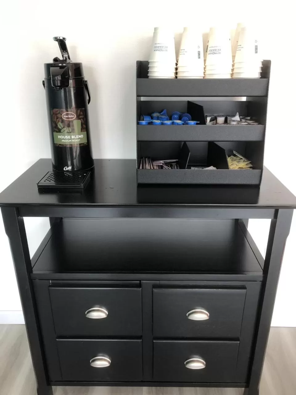 Coffee/tea facilities in Howard Johnson by Wyndham Spokane North