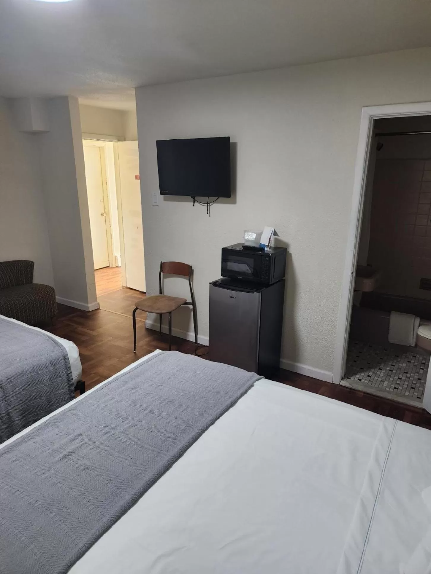 TV/Entertainment Center in Yankee Clipper Resort Motel