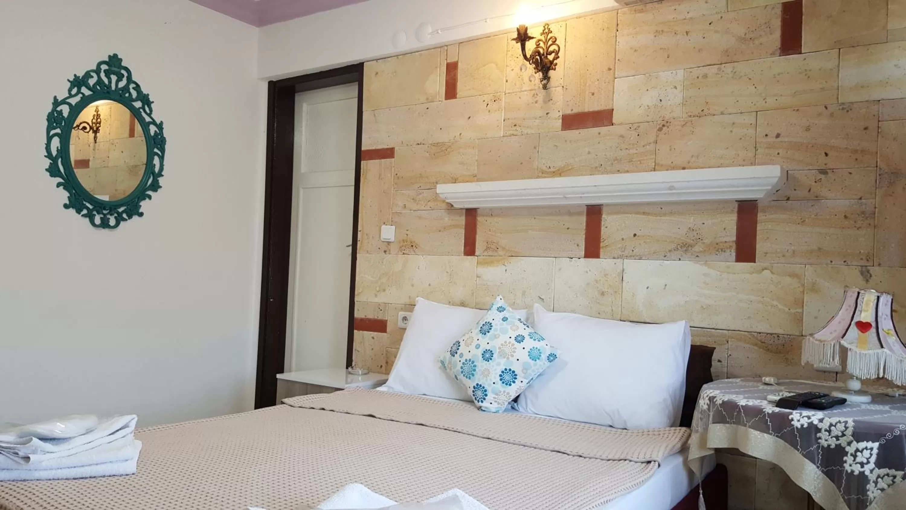 Photo of the whole room in Foça Ensar Hotel