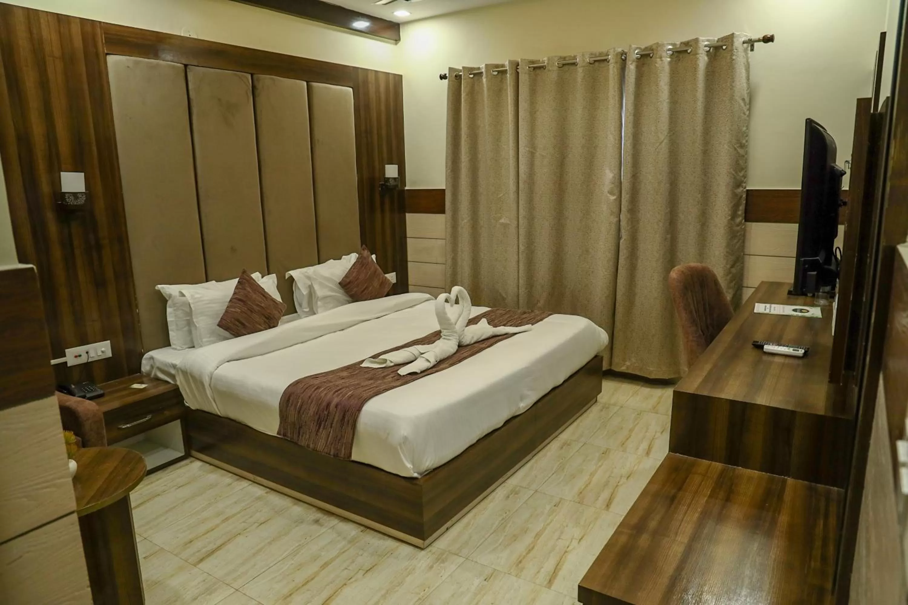 Bedroom, Bed in Hotel Vasdaa Grand