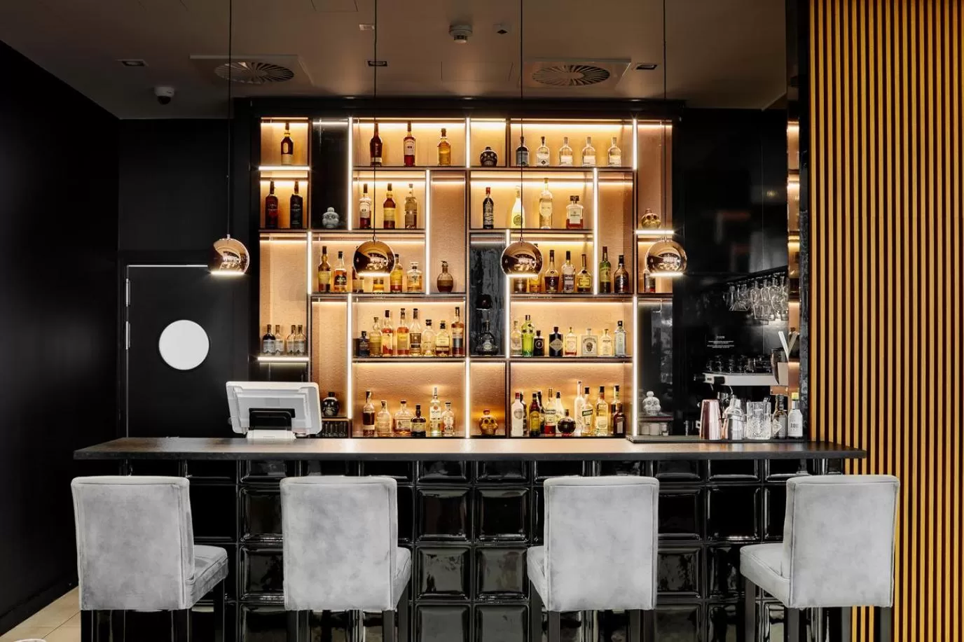 Lounge or bar in Grand Ascot Hotel