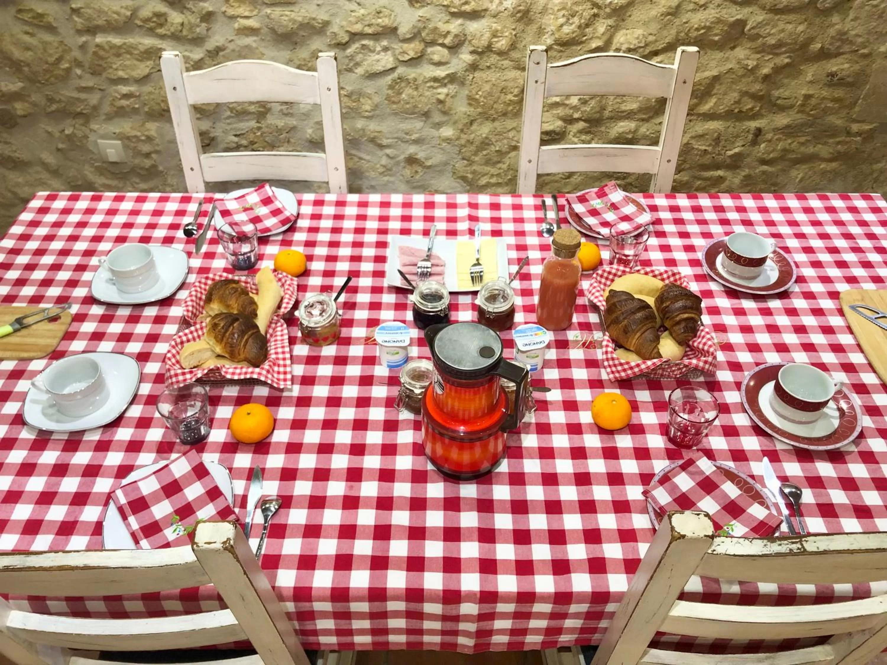 Breakfast in Saint James House