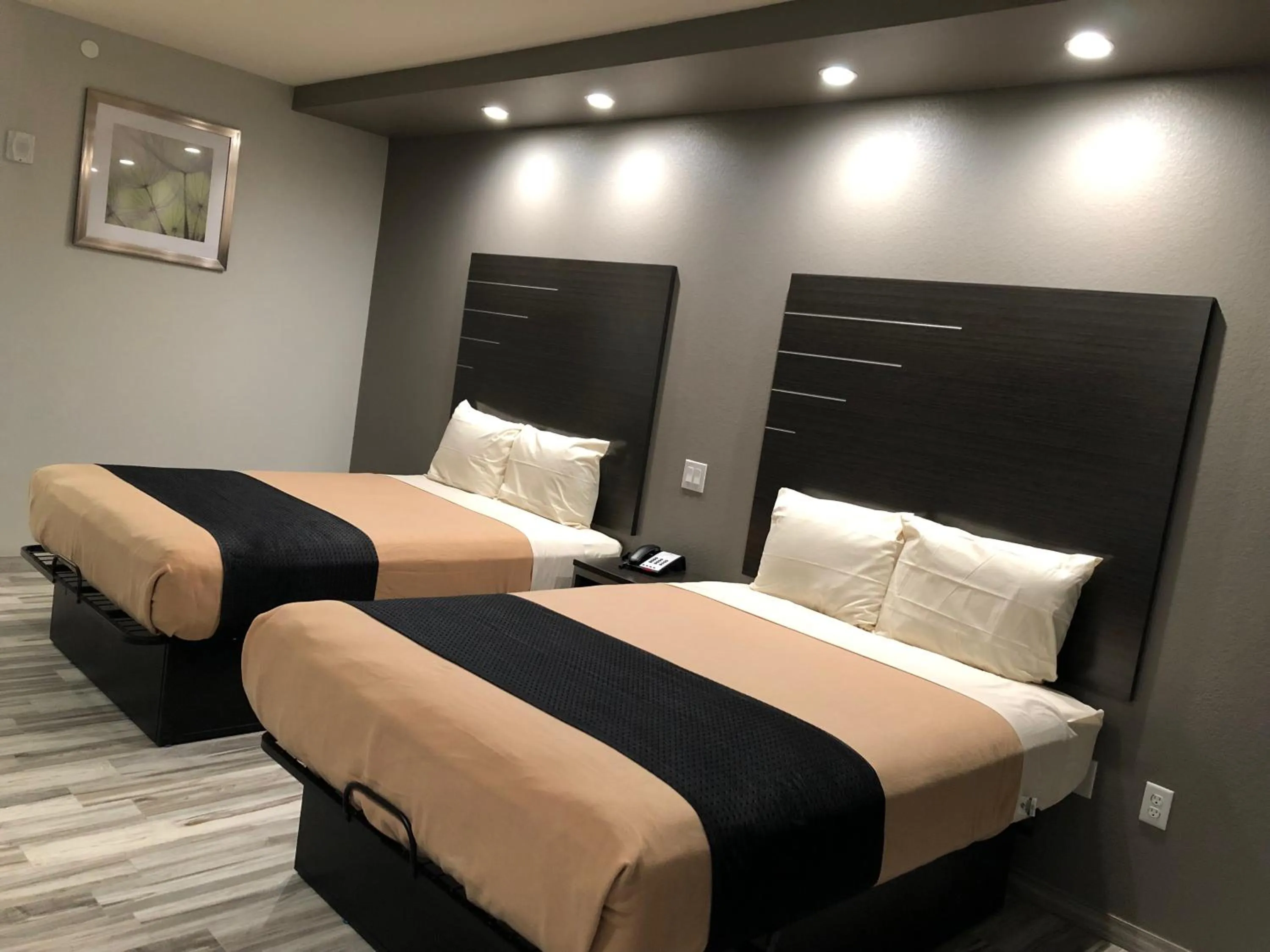 Bed in Crystal Inn Downtown