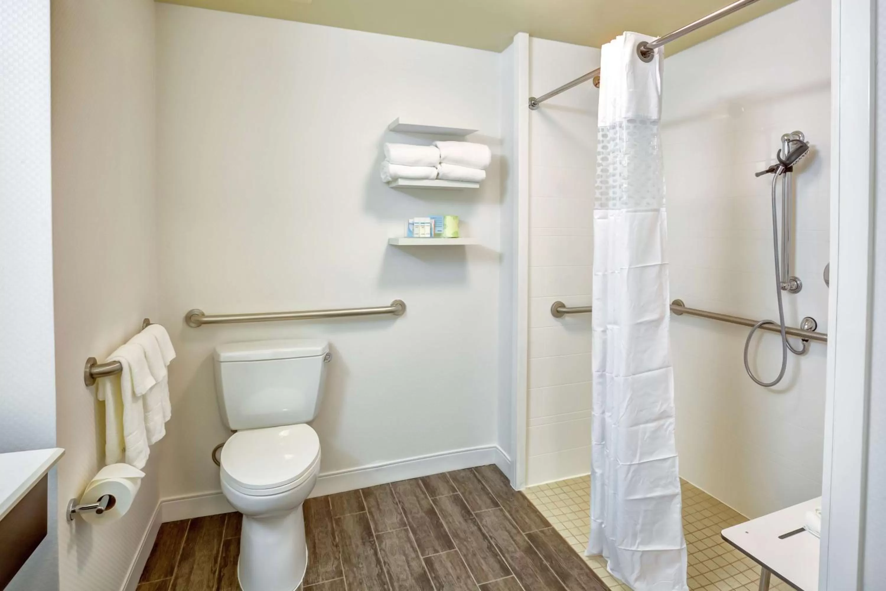 Bathroom in Hampton Inn Boston-Norwood