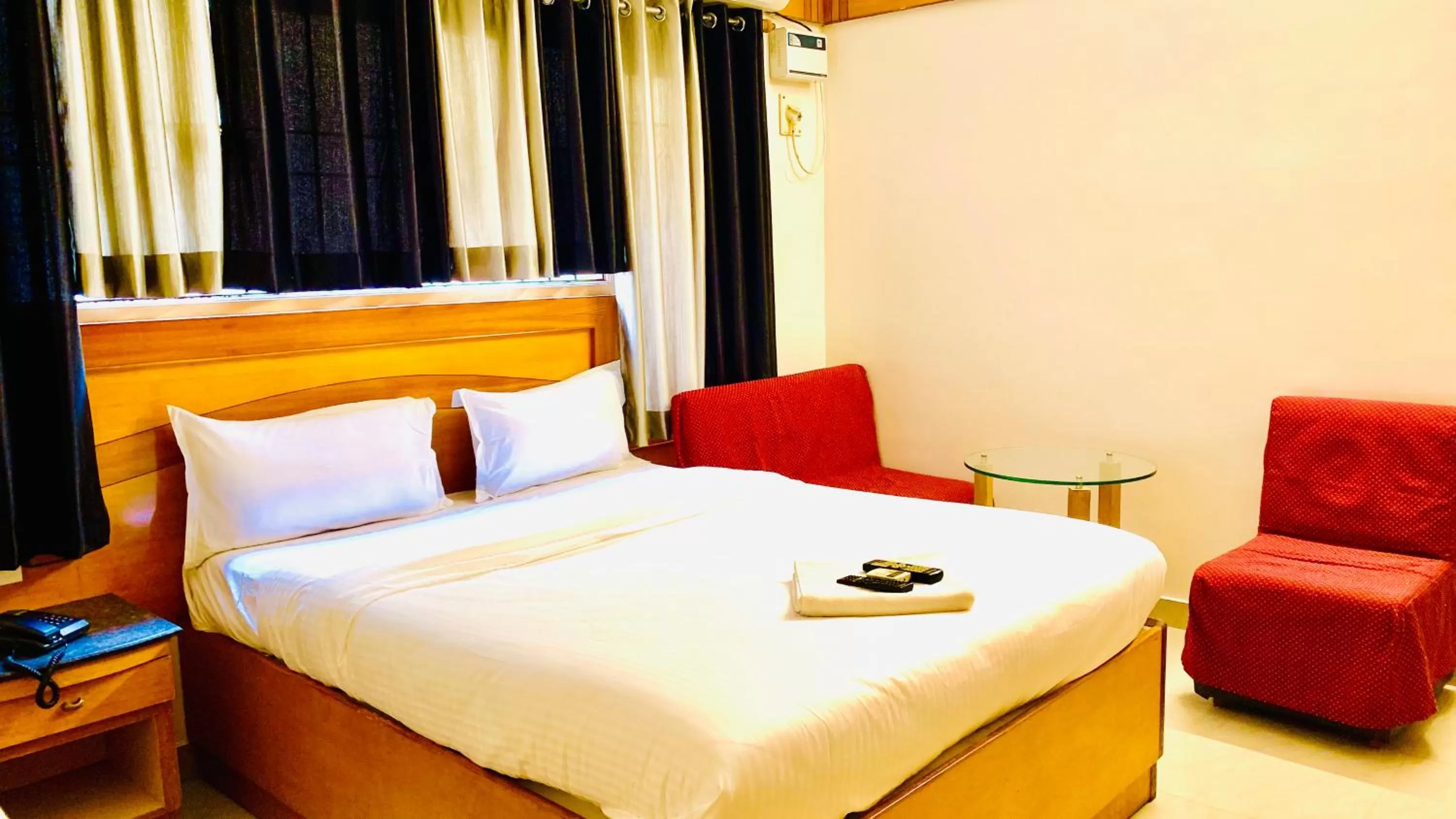 Bed in Half Moon Palace Chennai