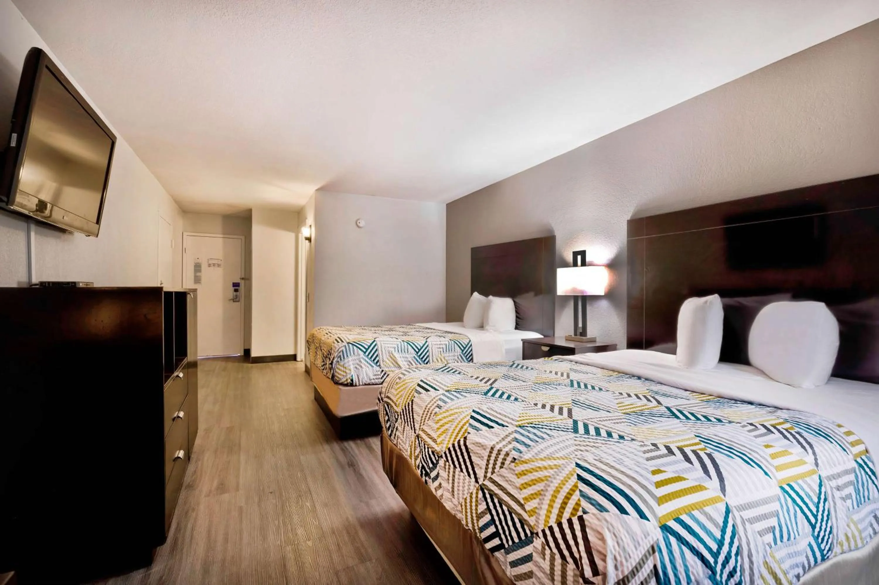 Photo of the whole room in Motel 6 - Bartlesville, OK