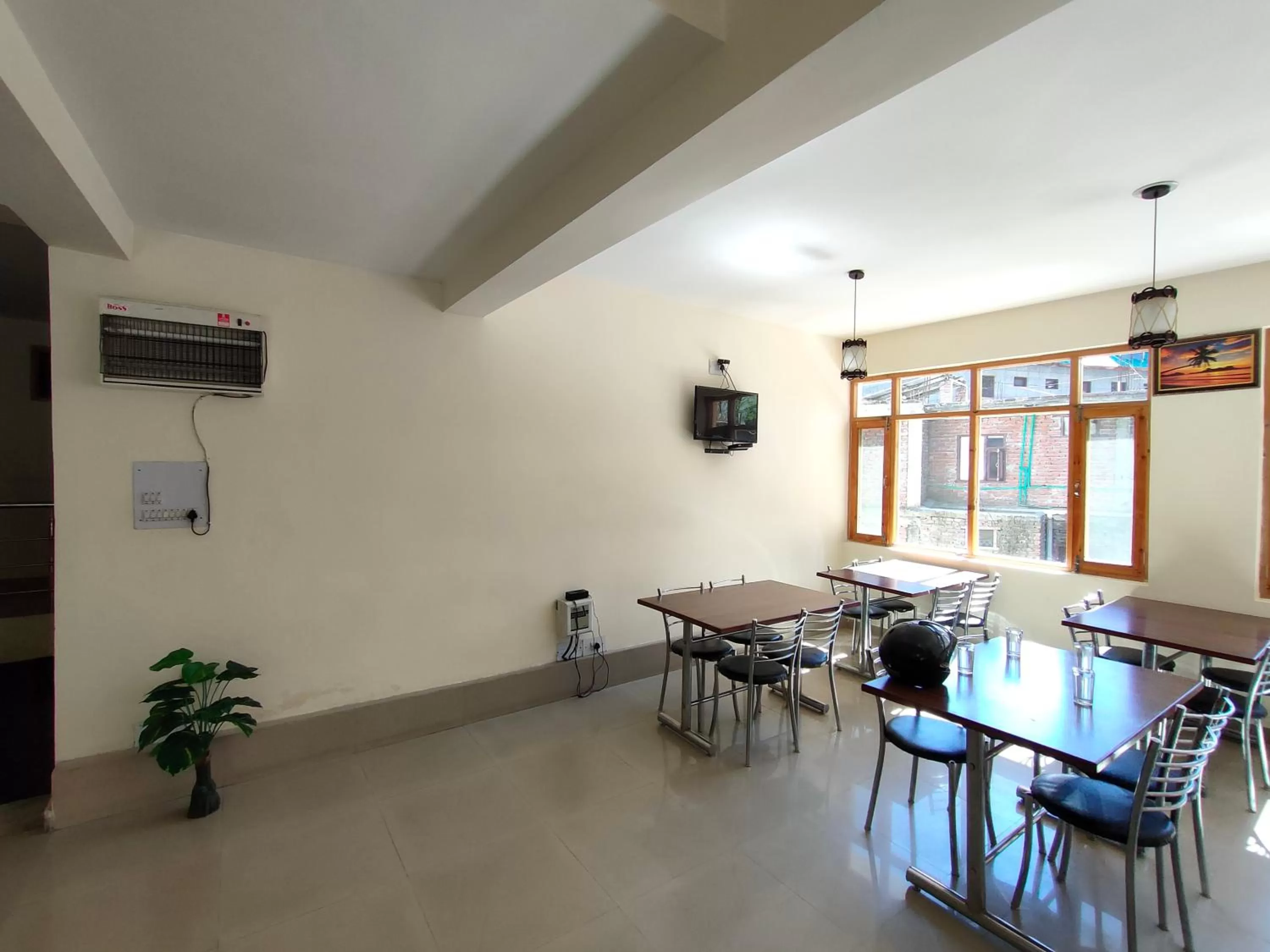 Restaurant/places to eat in The Destination Manali