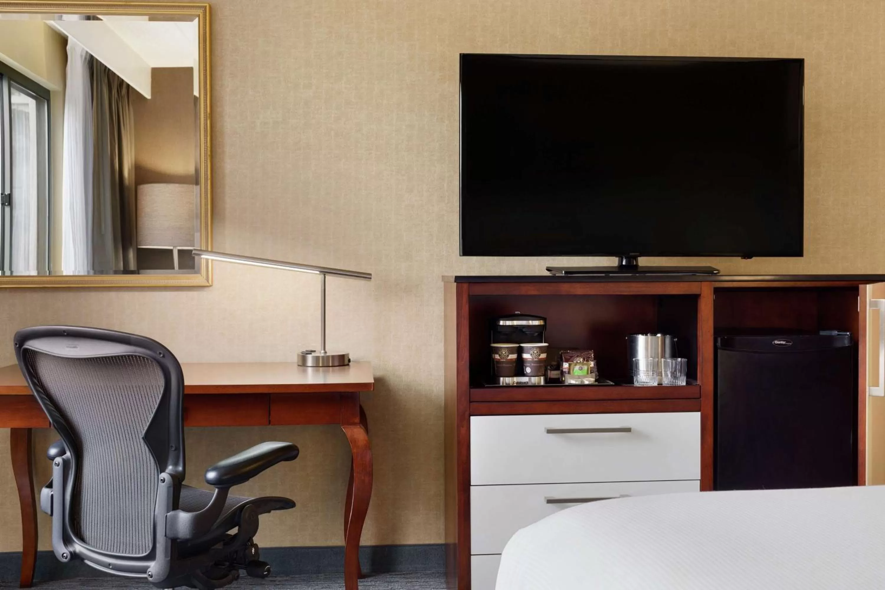 Bedroom, Bed in DoubleTree by Hilton Hotel Detroit Novi